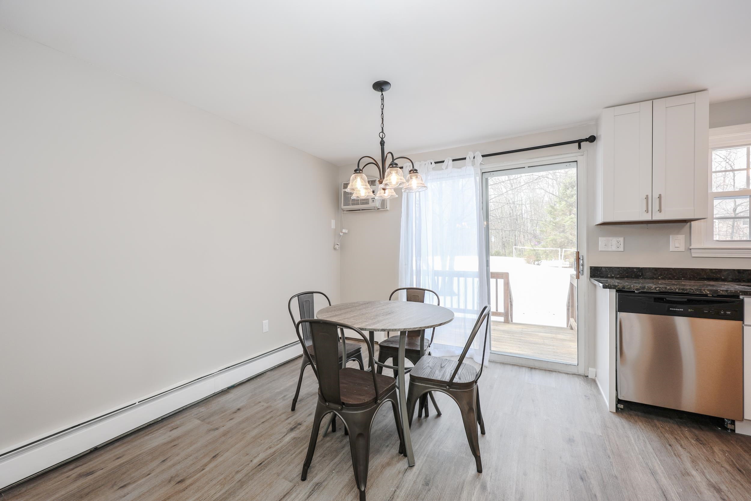 169 Fieldstone Dr, Londonderry, NH 03053