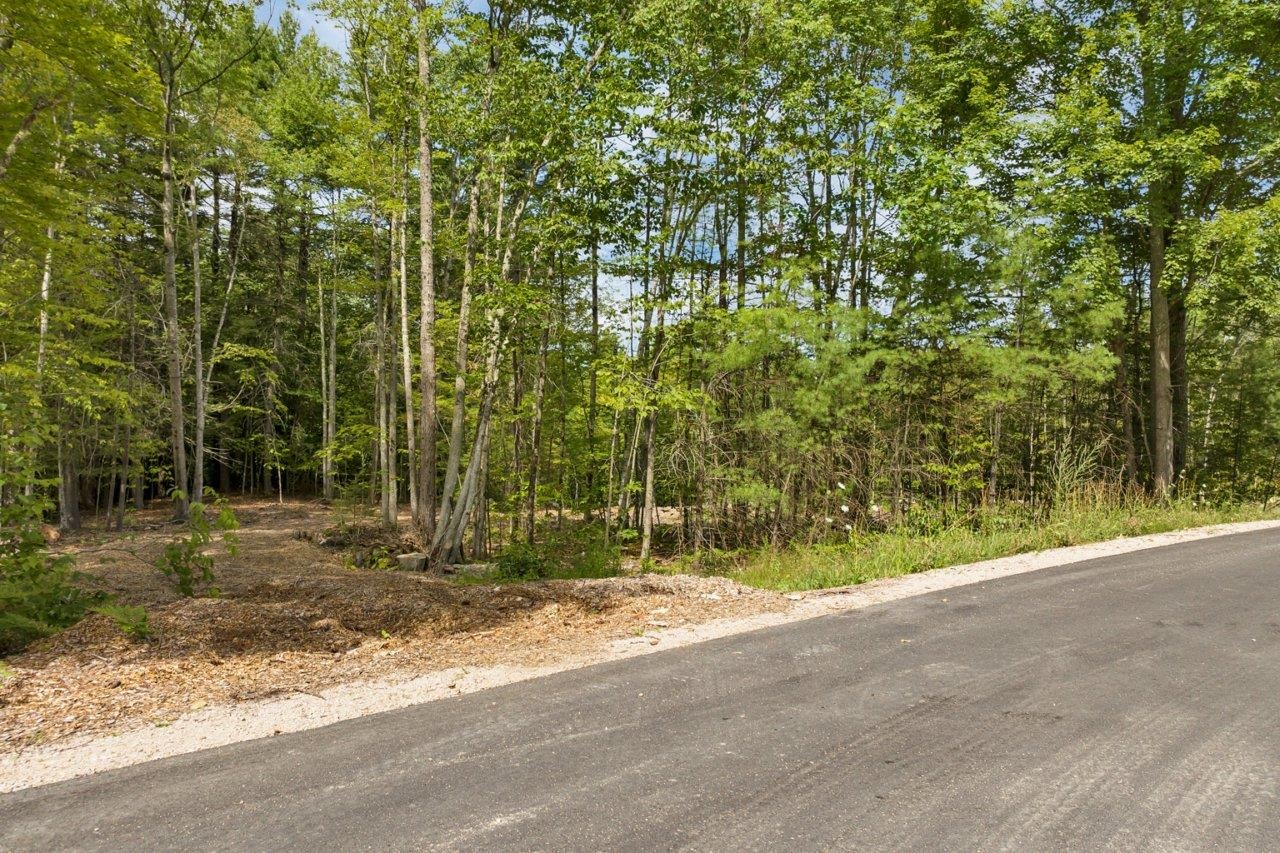 267-23 Winnipesaukee Dr, Wolfeboro, NH 03894