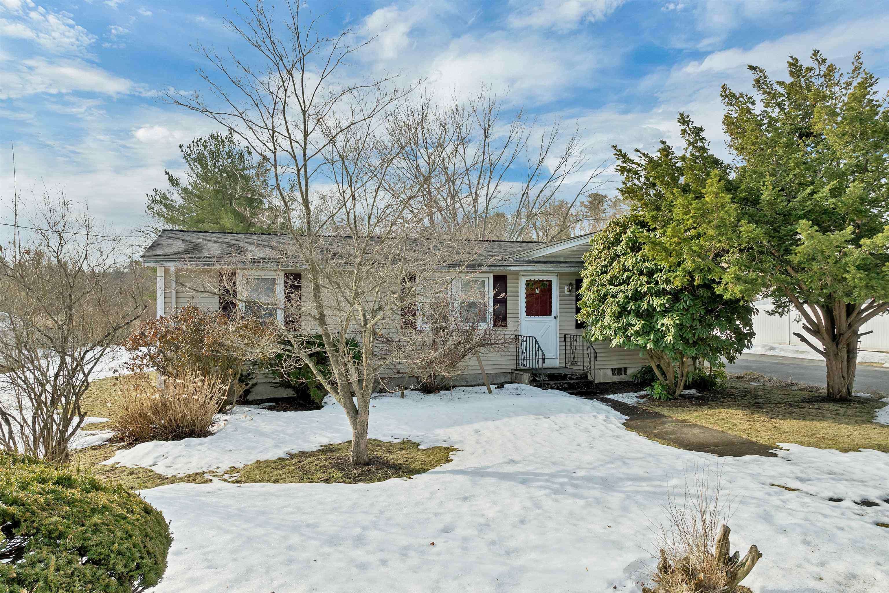 7 Therese Rd, Salem, NH 03079-2076