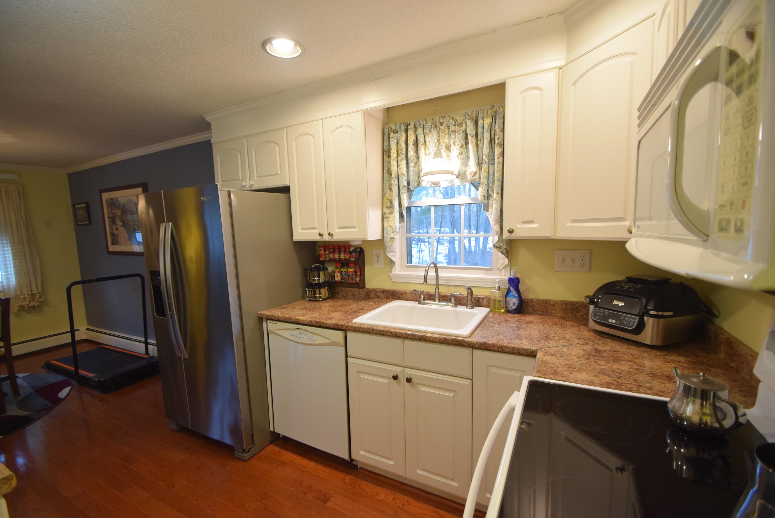 28 Eagle Dr, Salem, NH 03079