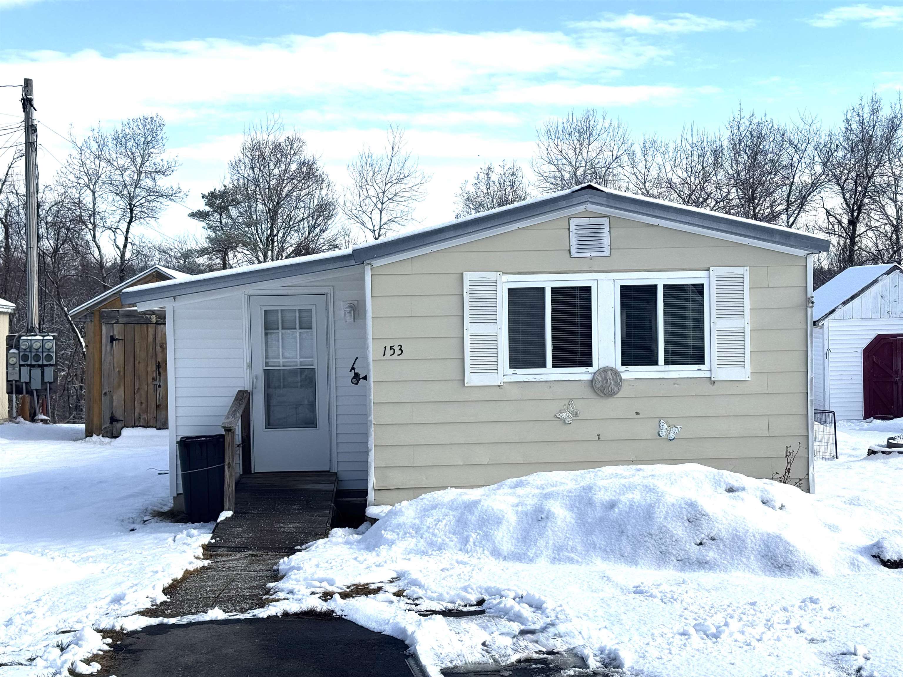 153 Leavitt Rd, Pittsfield, NH 03263