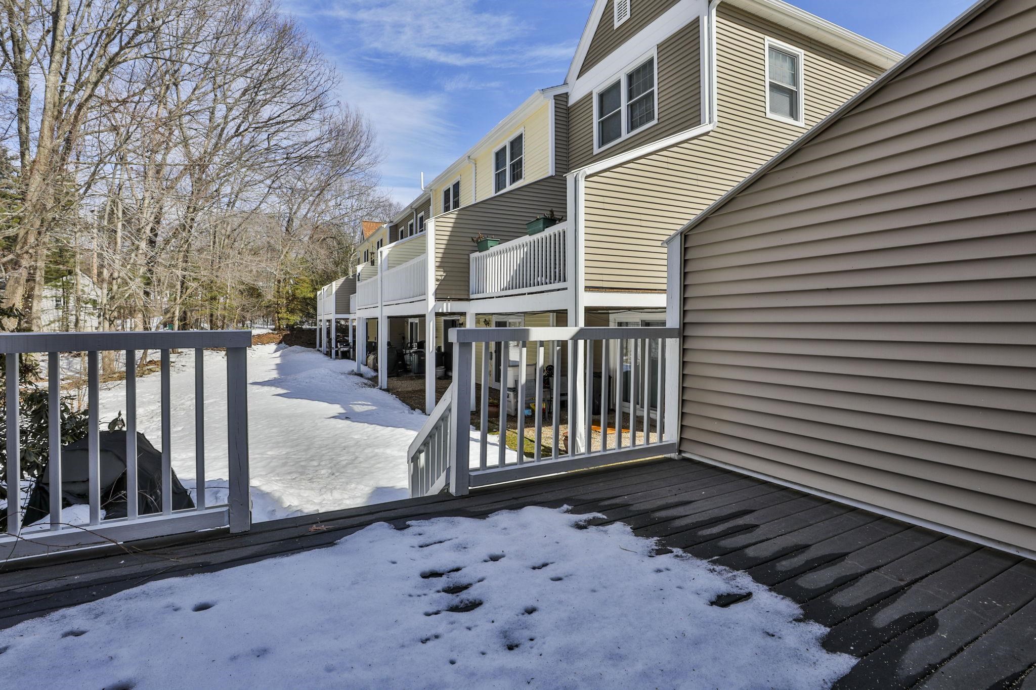 518 Fox Hollow Way, Manchester, NH 03104