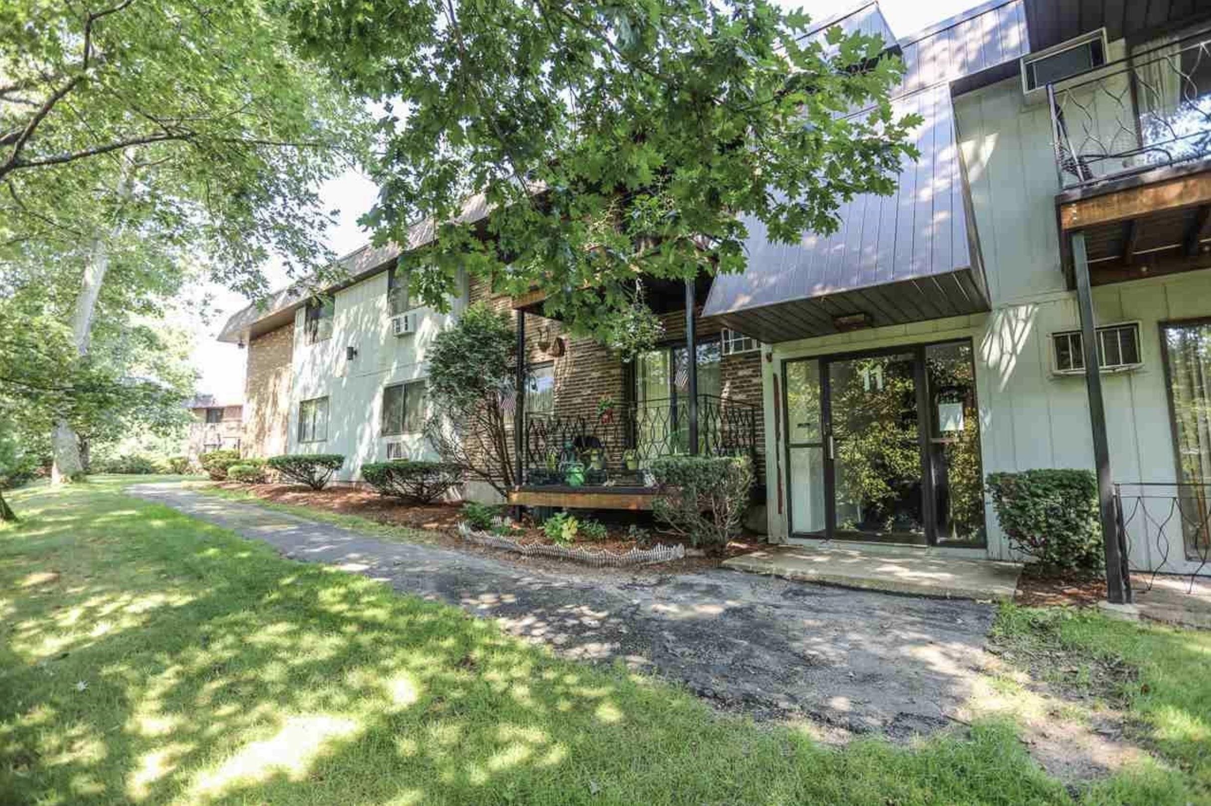 11 Strawberry Bank Rd, Nashua, NH 03062