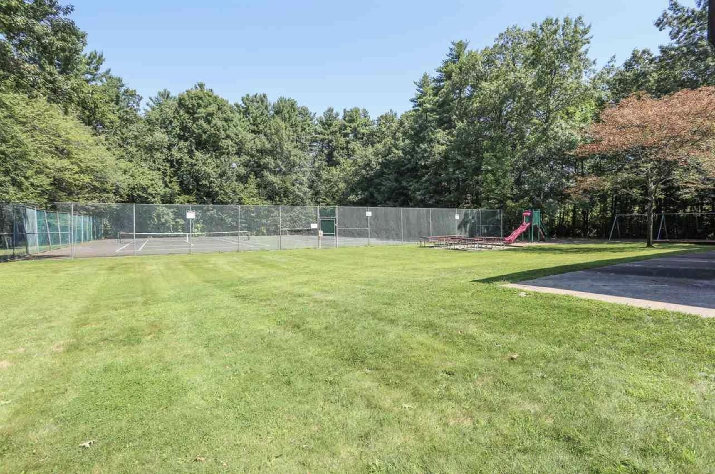 11 Strawberry Bank Rd, Nashua, NH 03062