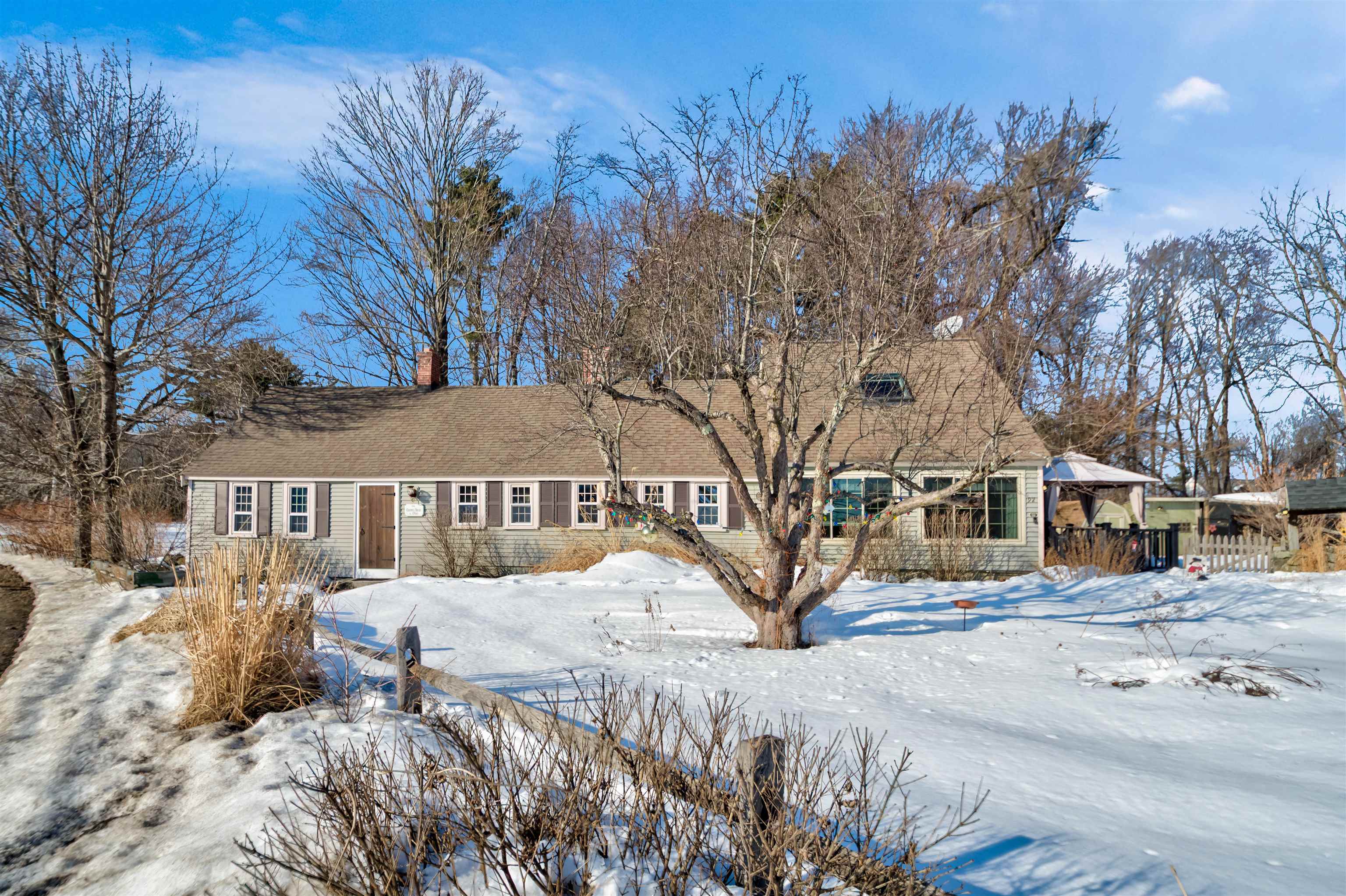 92 Main St, Atkinson, NH 03811