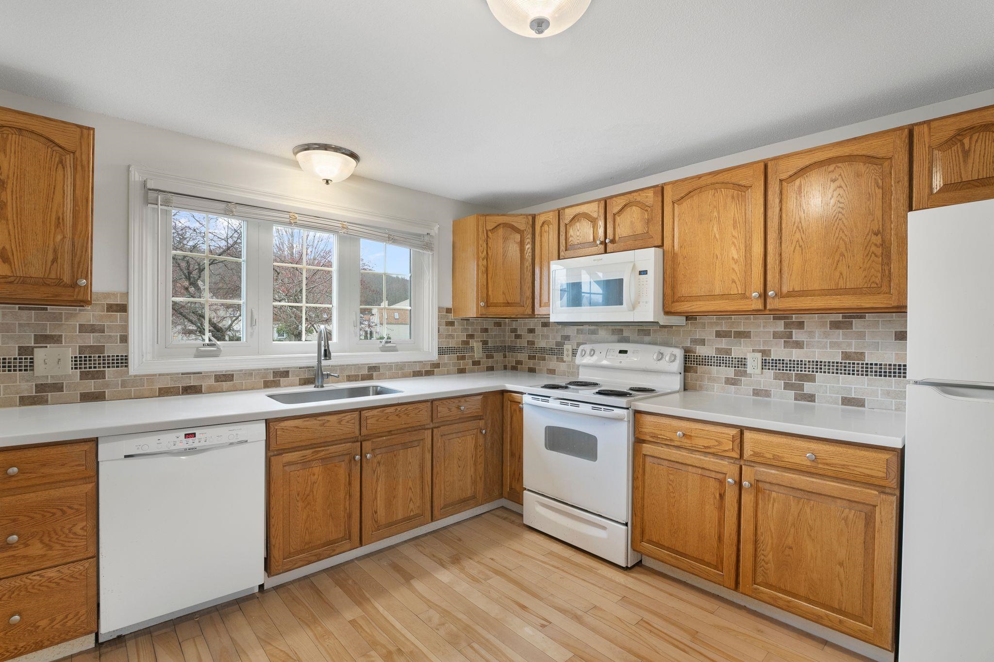 28 Stonehouse Ln #B, Keene, NH 03431