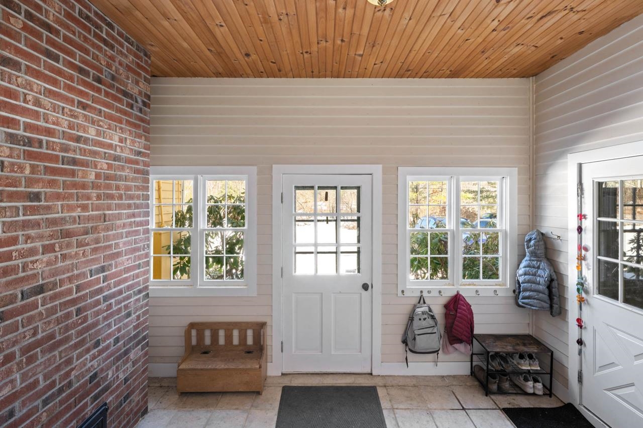 65 Kendall Hill Rd, Mont Vernon, NH 03057