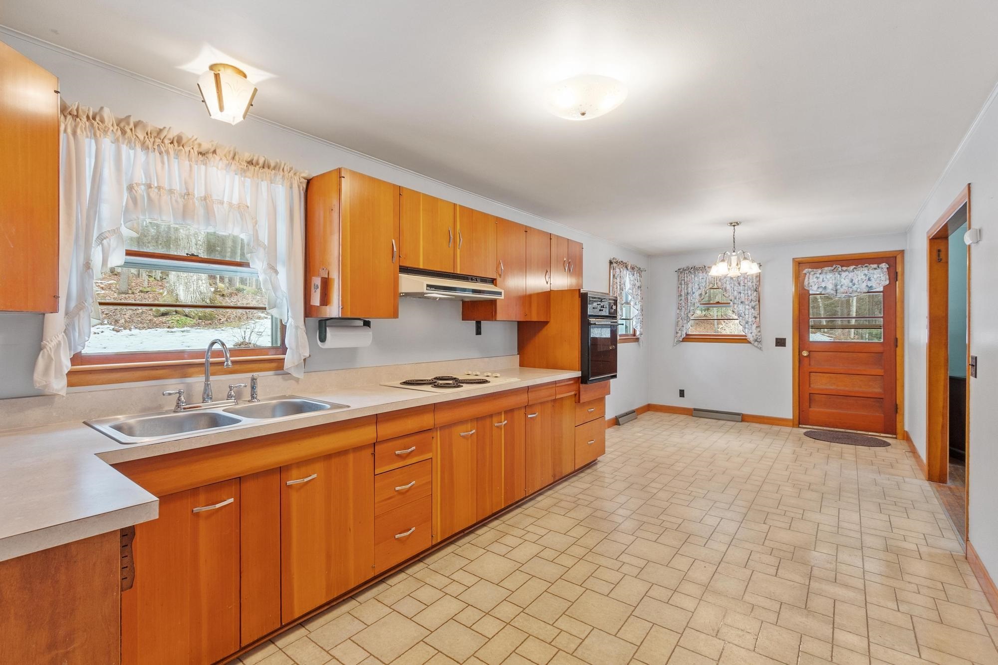 20 Ling St, Marlborough, NH 03455