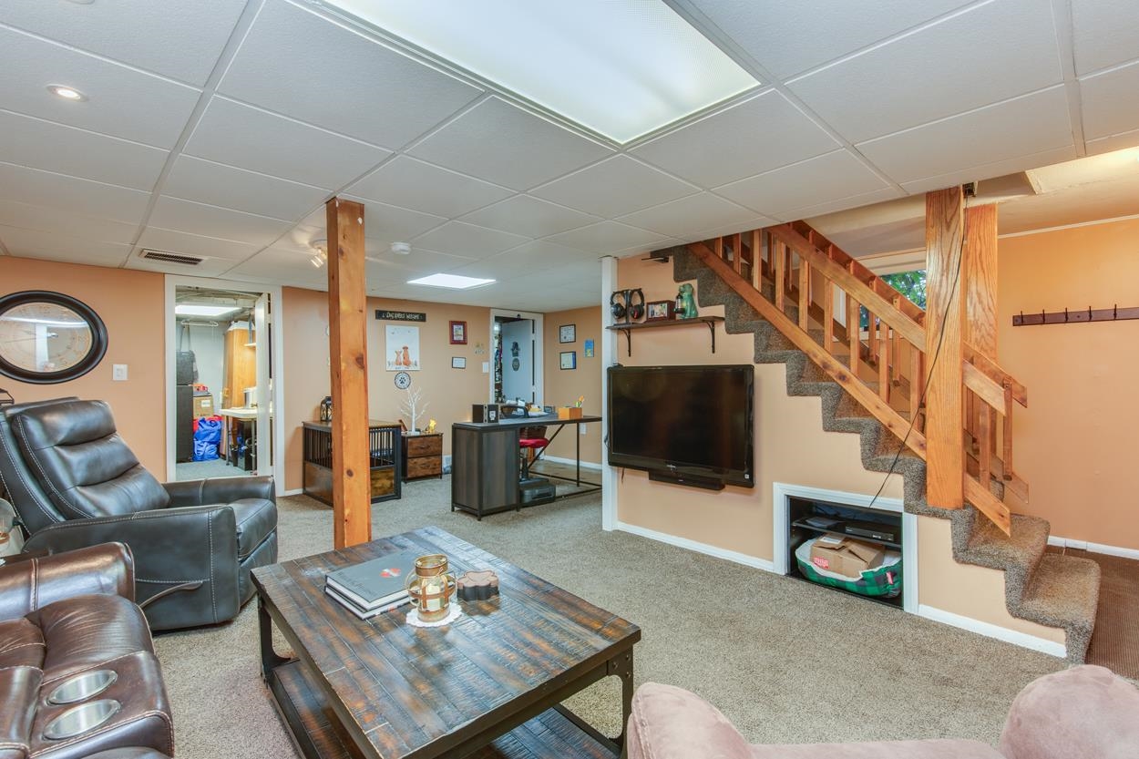 5 Lori Ln, Pelham, NH 03076