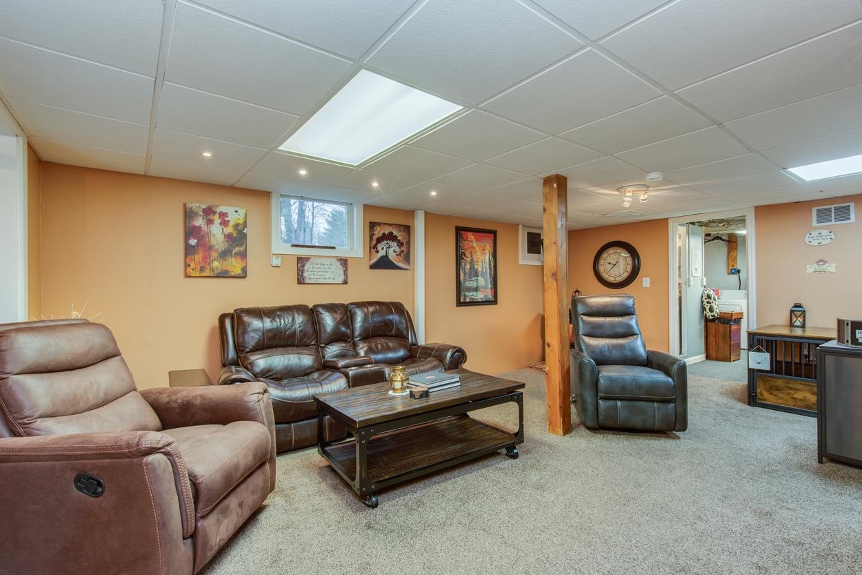 5 Lori Ln, Pelham, NH 03076