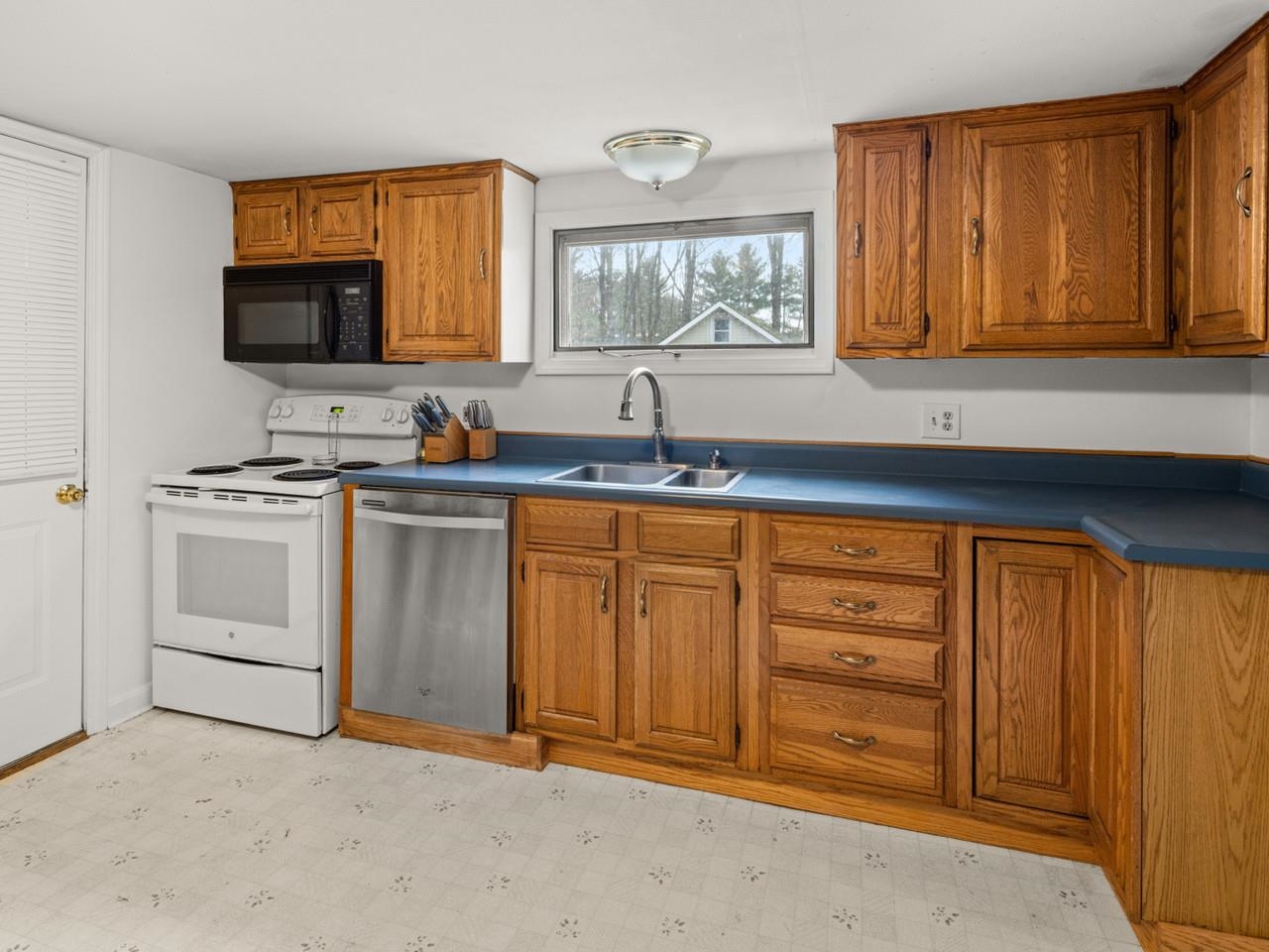 Homes for sale in Williston, VT | 37 Lois Ln, Williston, VT 05495 | MLS# 5079241