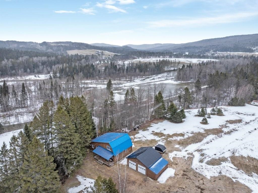 2142 Halls Stream Rd, Pittsburg, NH 03592