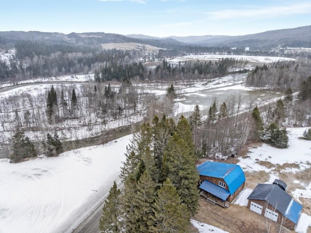 2142 Halls Stream Rd, Pittsburg, NH 03592
