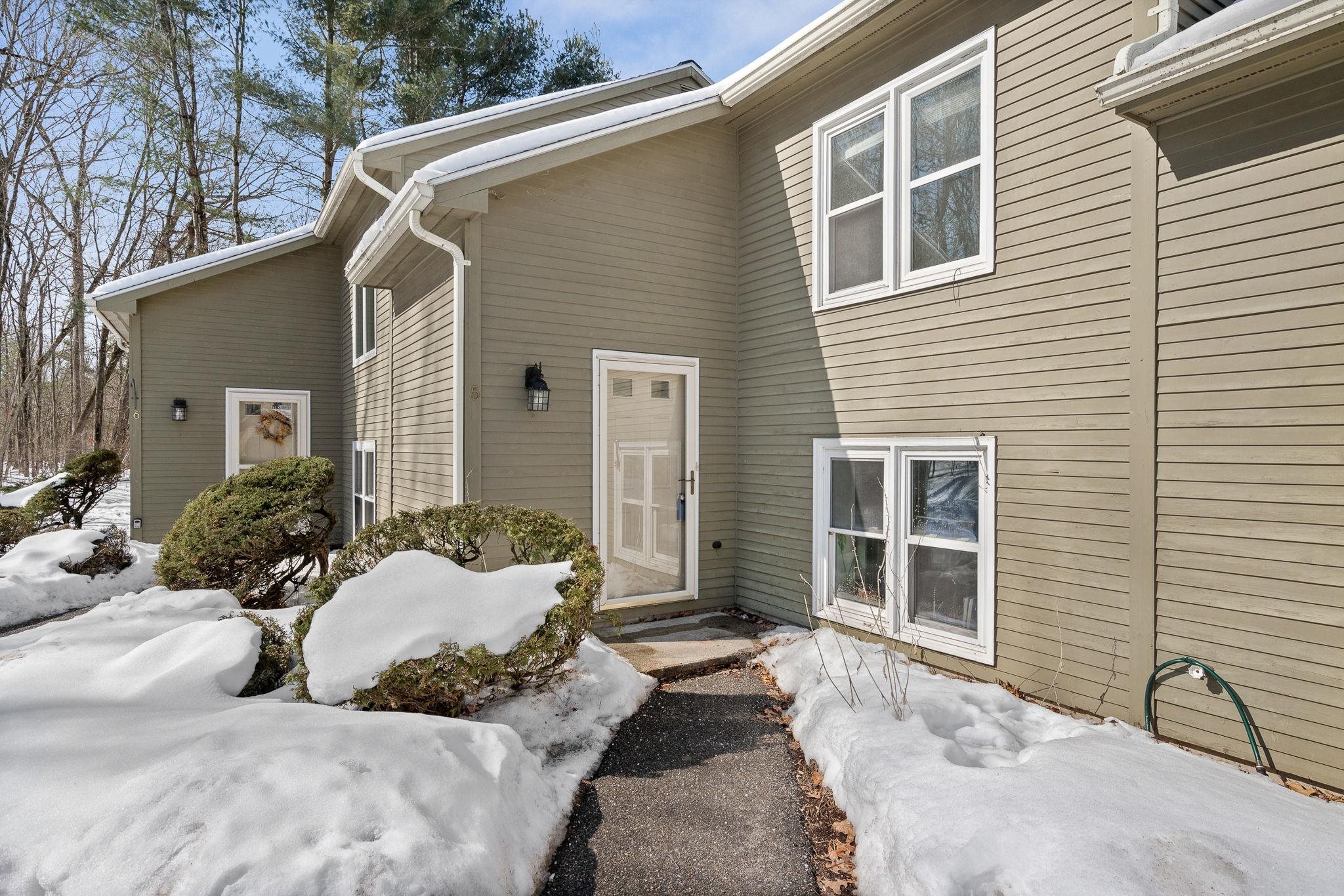 Homes for sale in Colchester, VT | 440 Oak Cir #5, Colchester, VT 05446 | MLS# 5079252