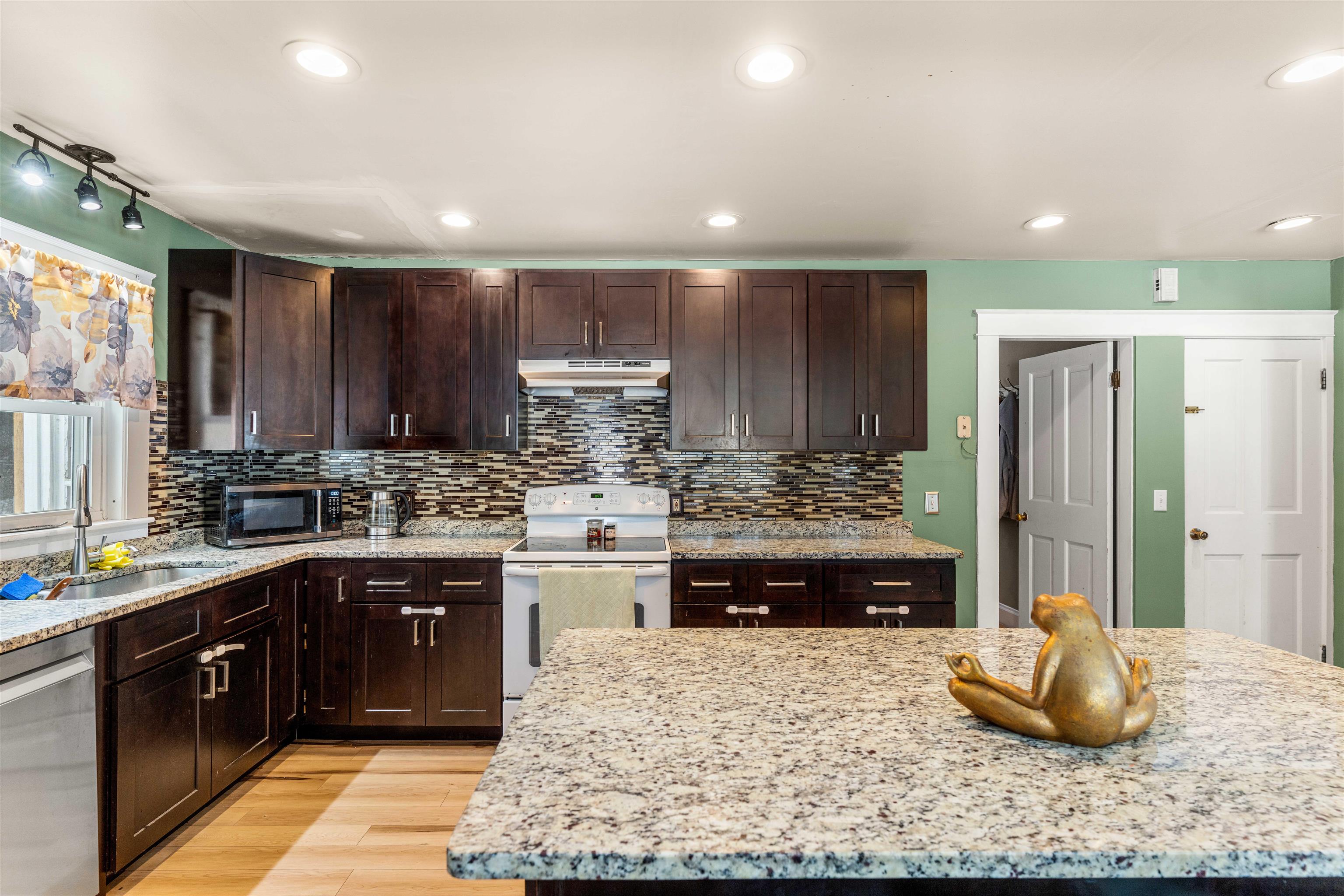 171 King St, Boscawen, NH 03303