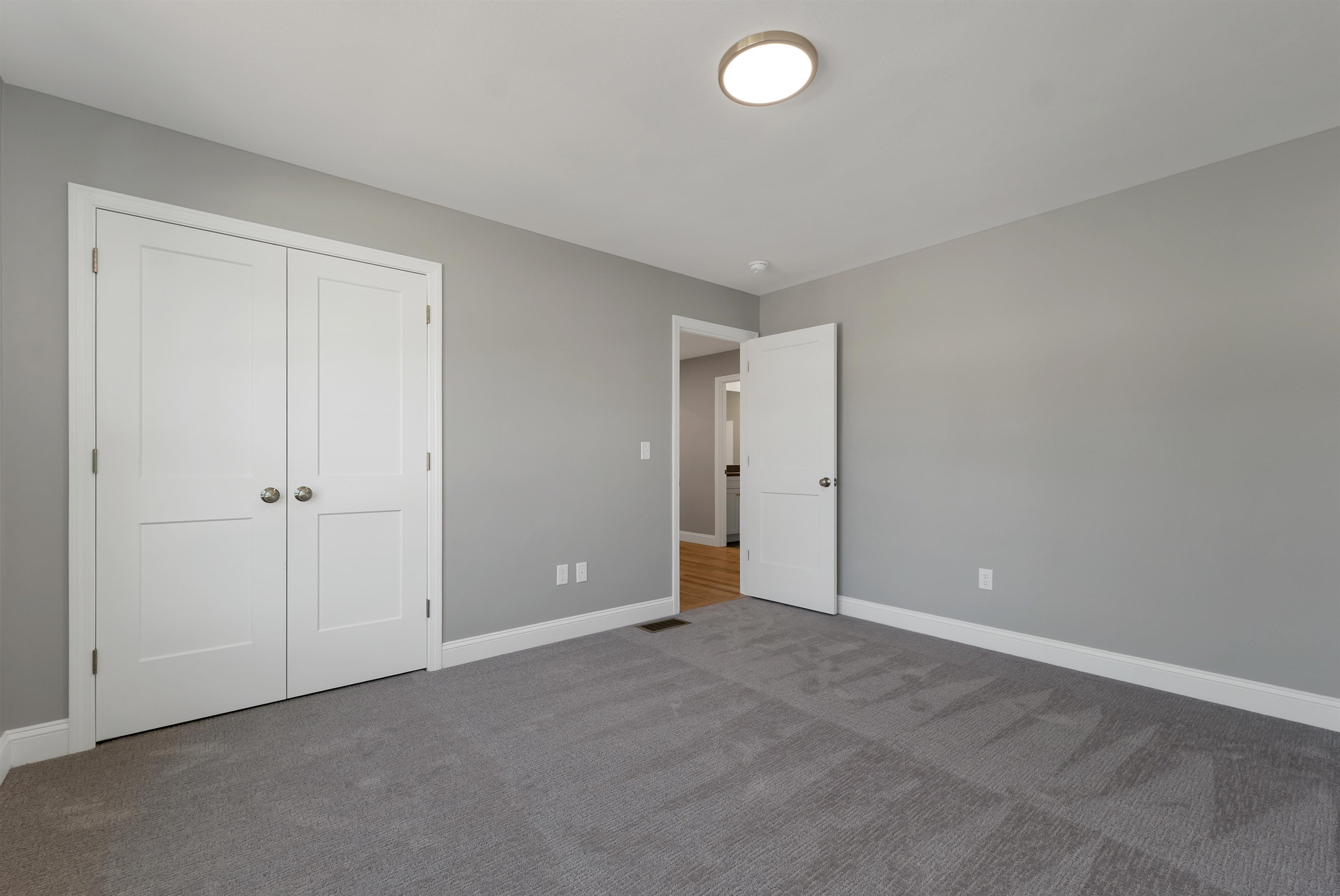 12 Shelburne Ln, Concord, NH 03301