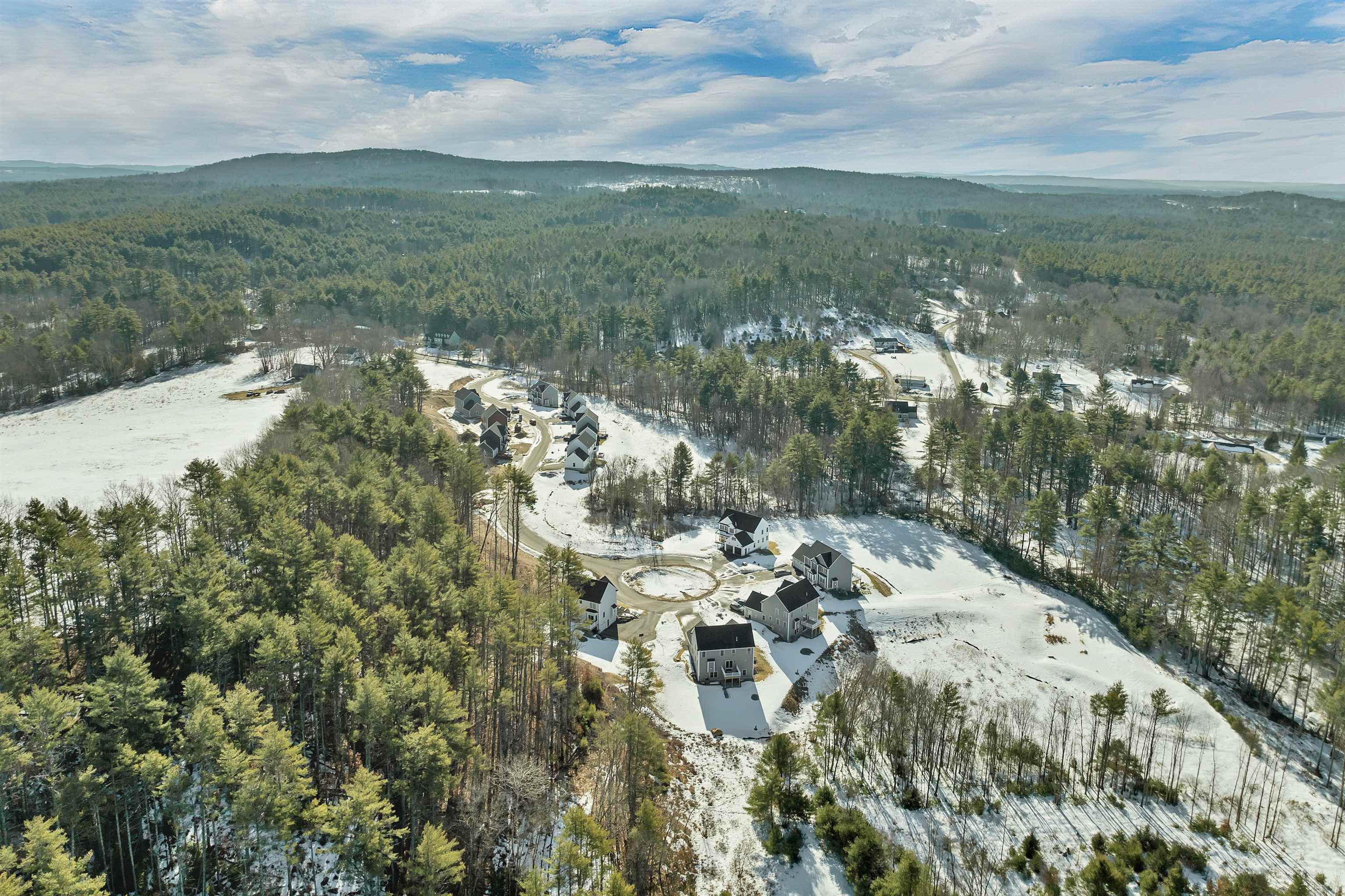 12 Shelburne Ln, Concord, NH 03301