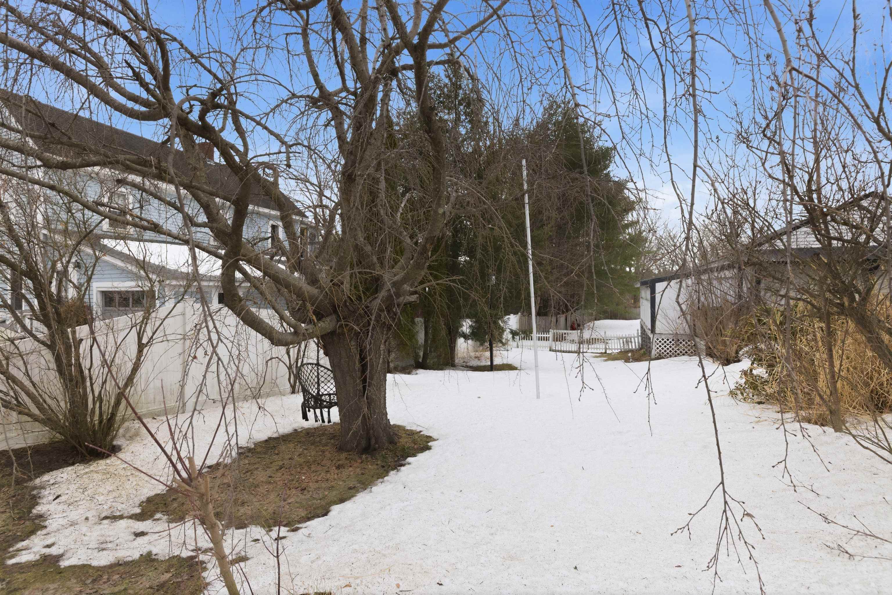 67 Park St, Northfield, NH 03276