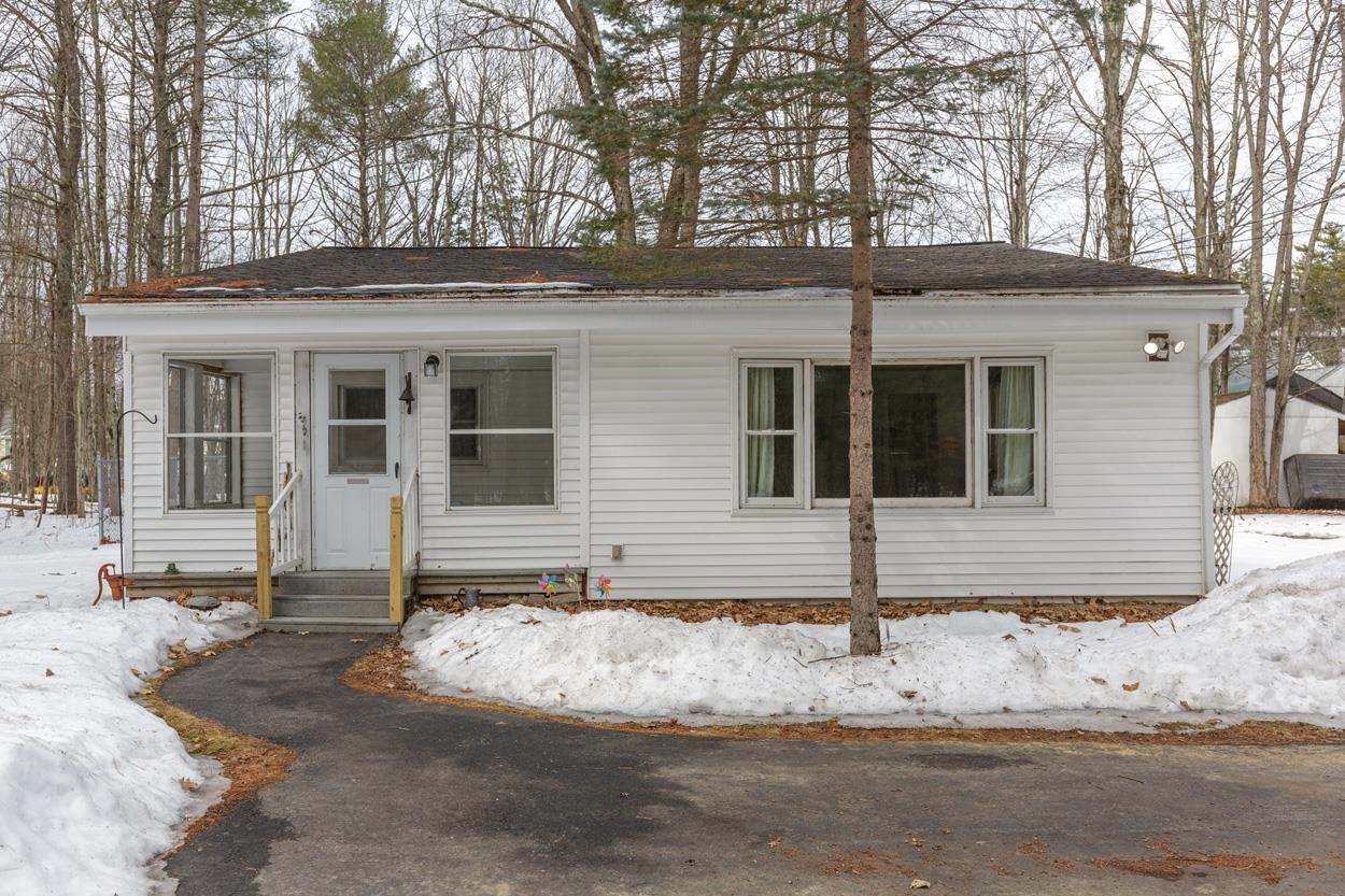 81 Village St, Concord, NH 03303