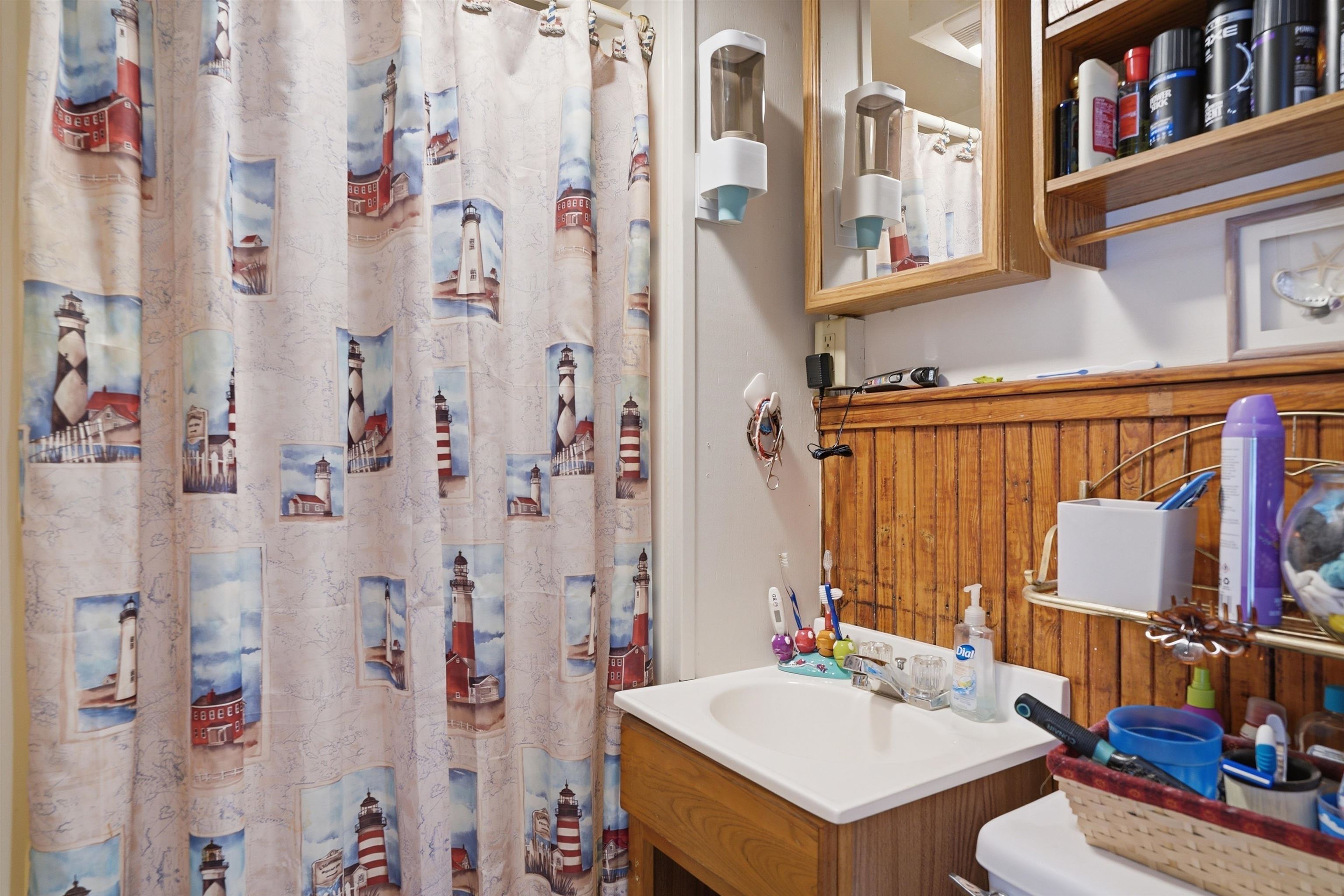 88 Pleasant St, Claremont, NH 03743