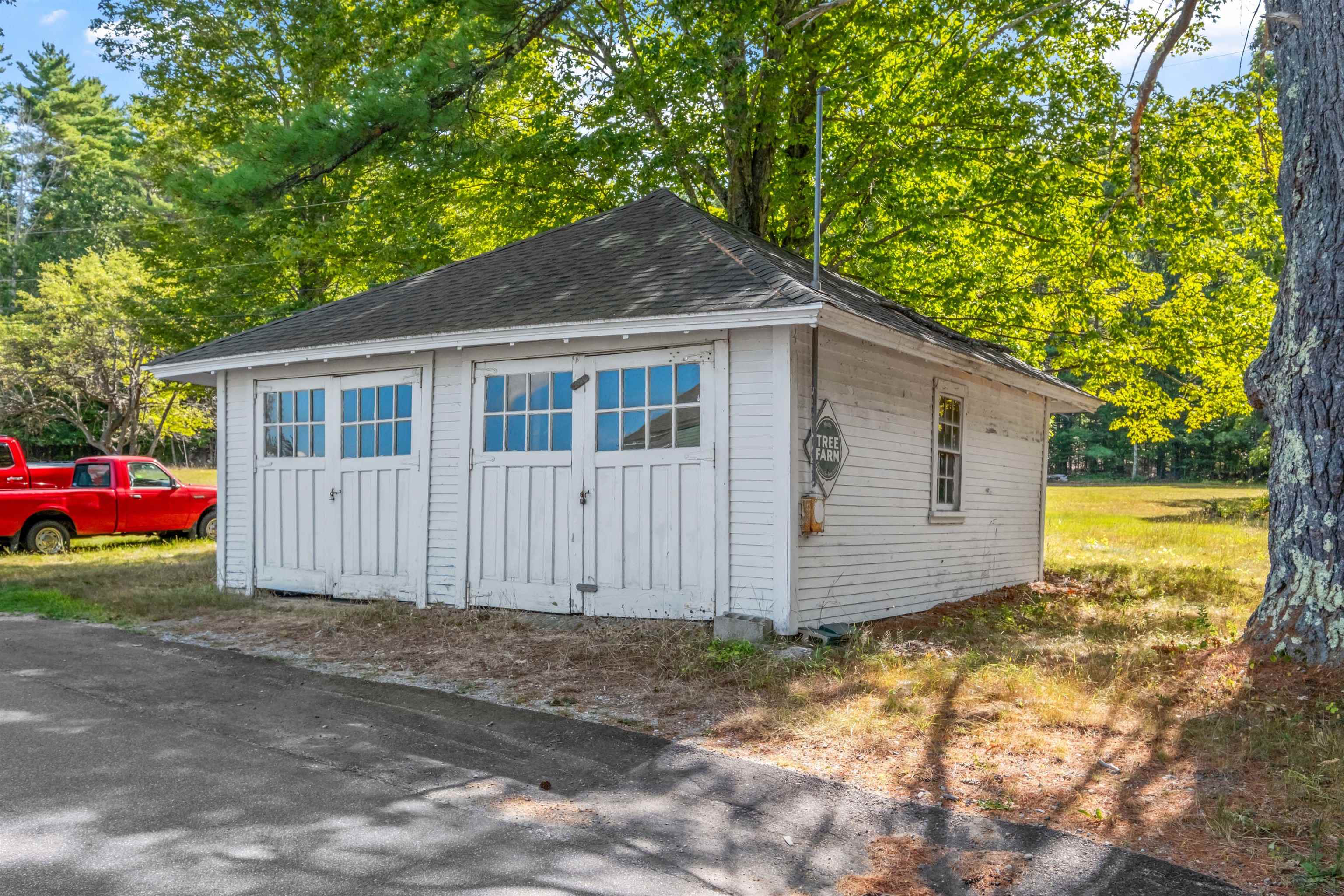 4 Ferry Rd, Moultonborough, NH 03254