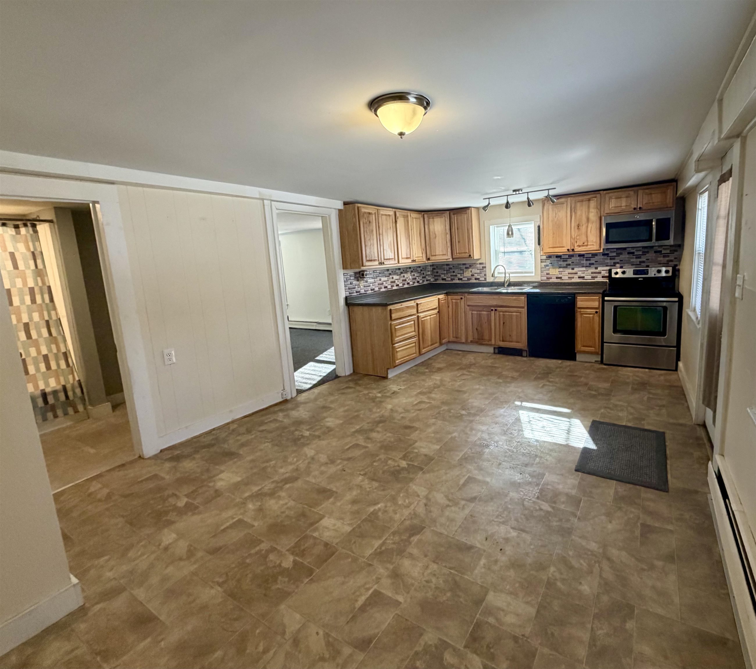 77 Monadnock Hw, Swanzey, NH 03446