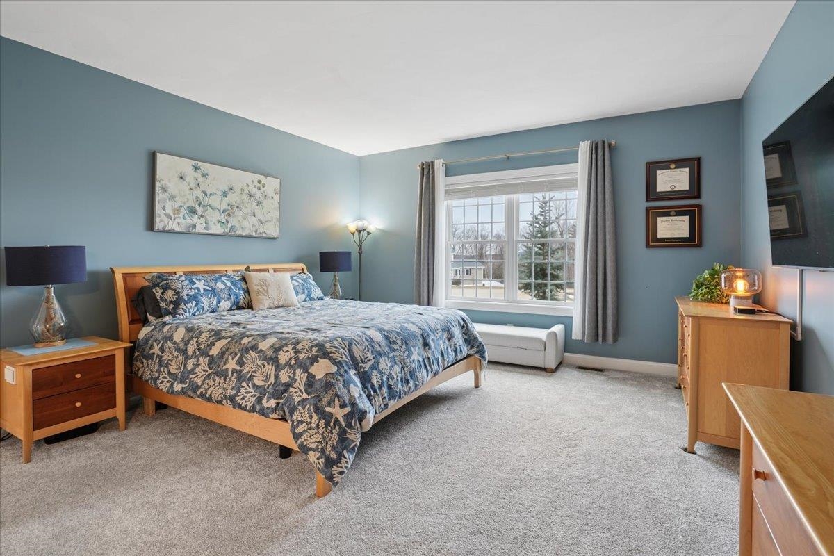 71 Overlook Dr, Dunbarton, NH 03046