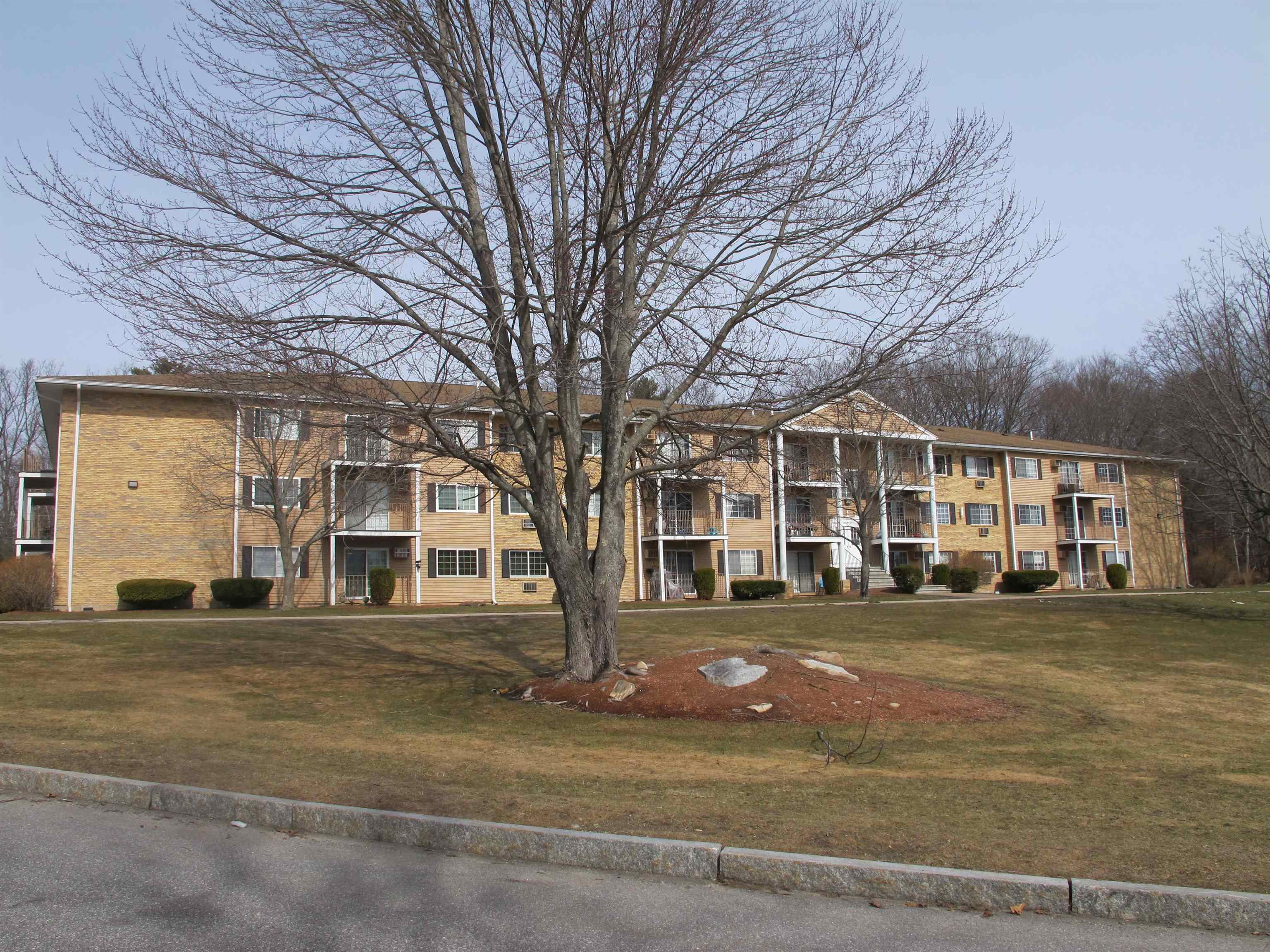 Homes for sale in Manchester, NH | 377 Huse Rd #25, Manchester, NH 03103 | MLS# 5079287