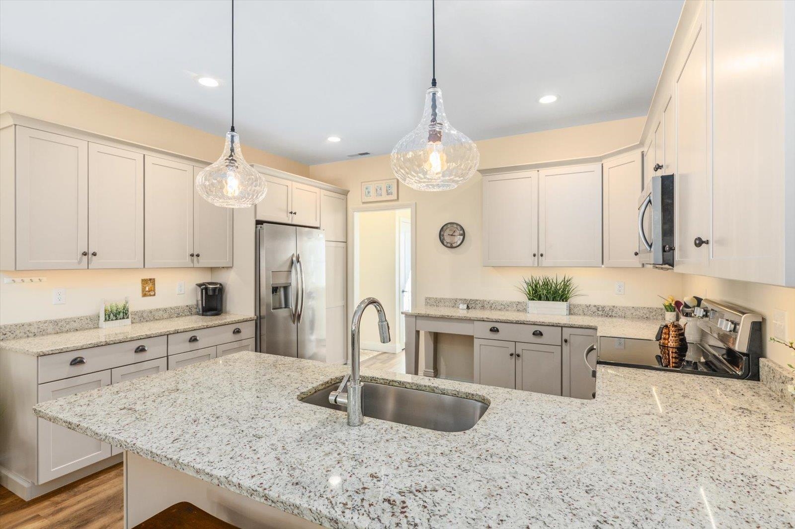 18 Church St, Peterborough, NH 03458