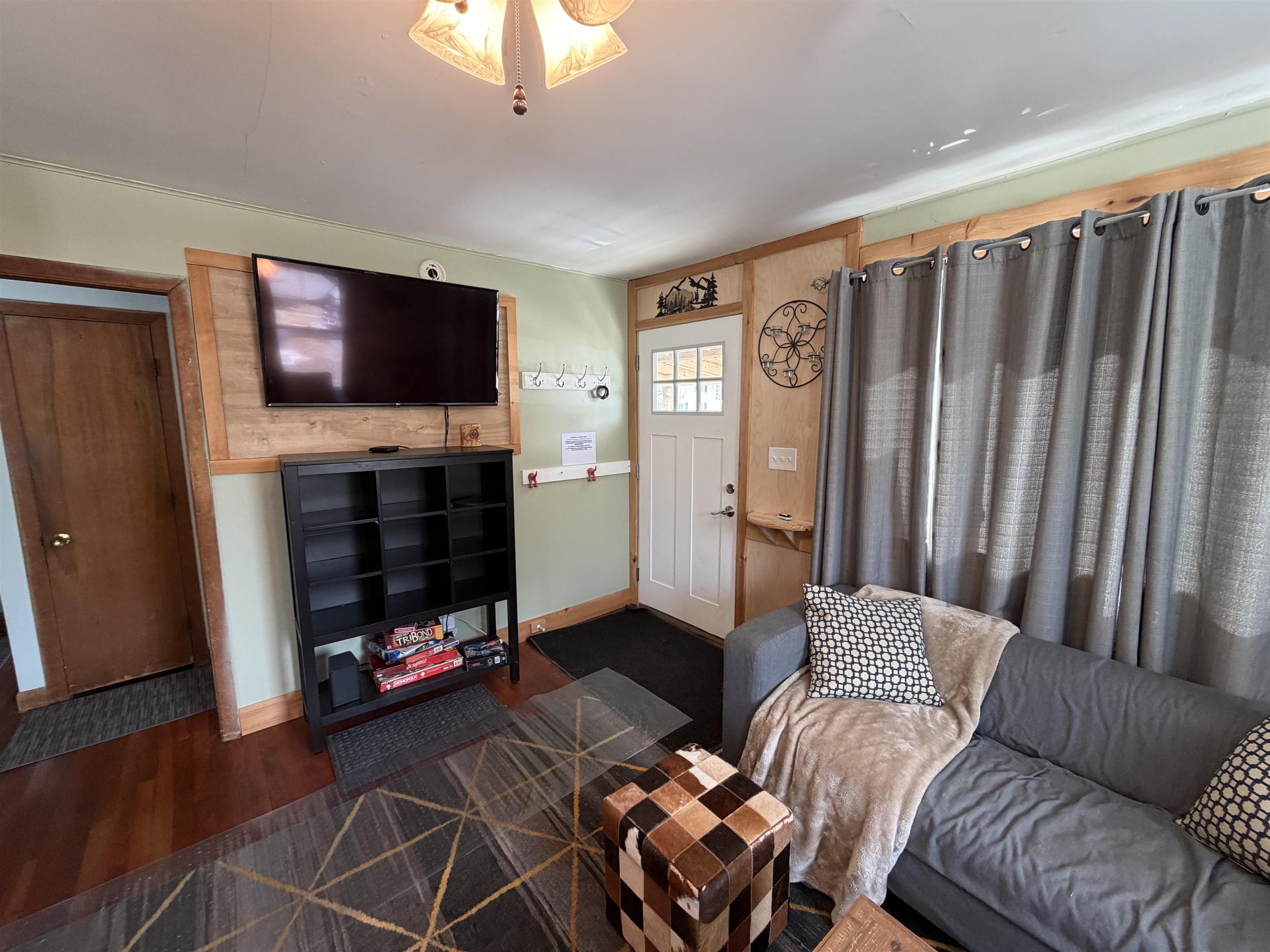 TV Included 24833615