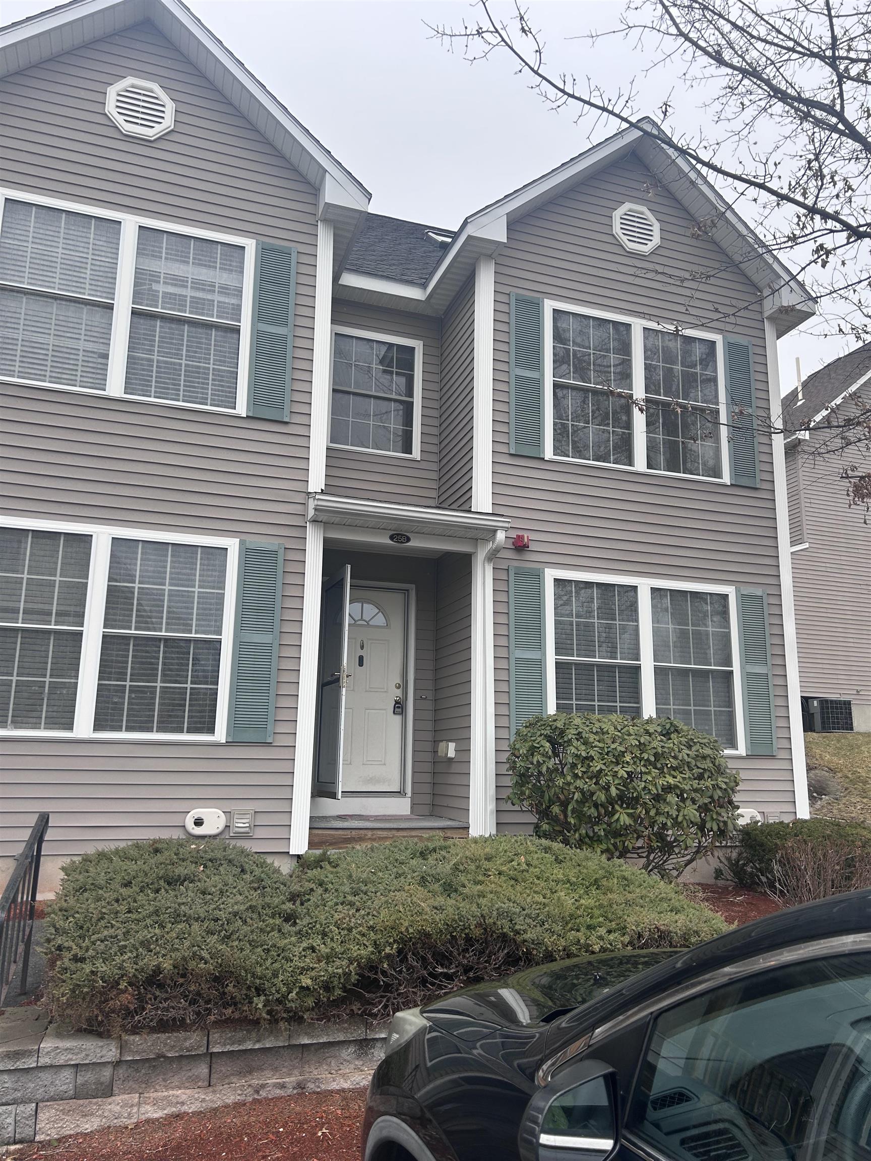 25 Shadowbrook Dr #B, Hudson, NH 03051