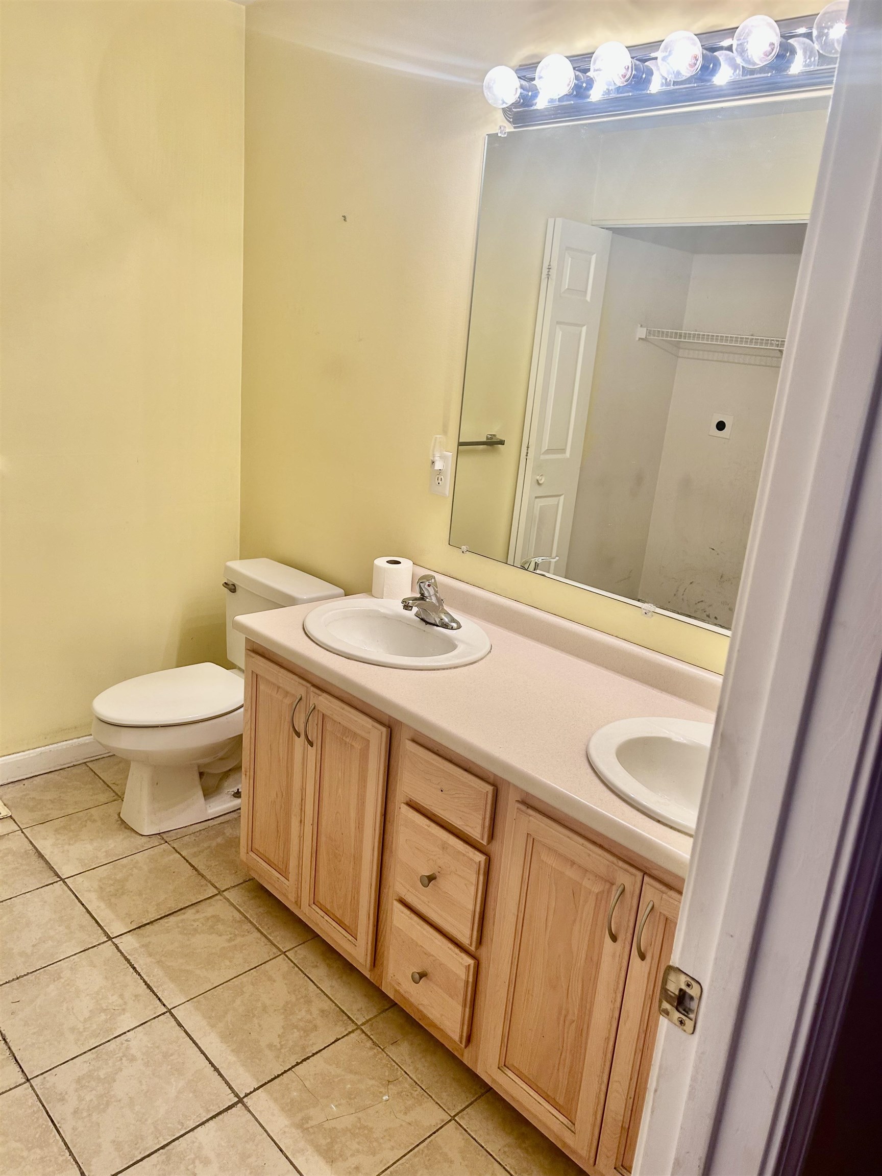 25 Shadowbrook Dr #B, Hudson, NH 03051