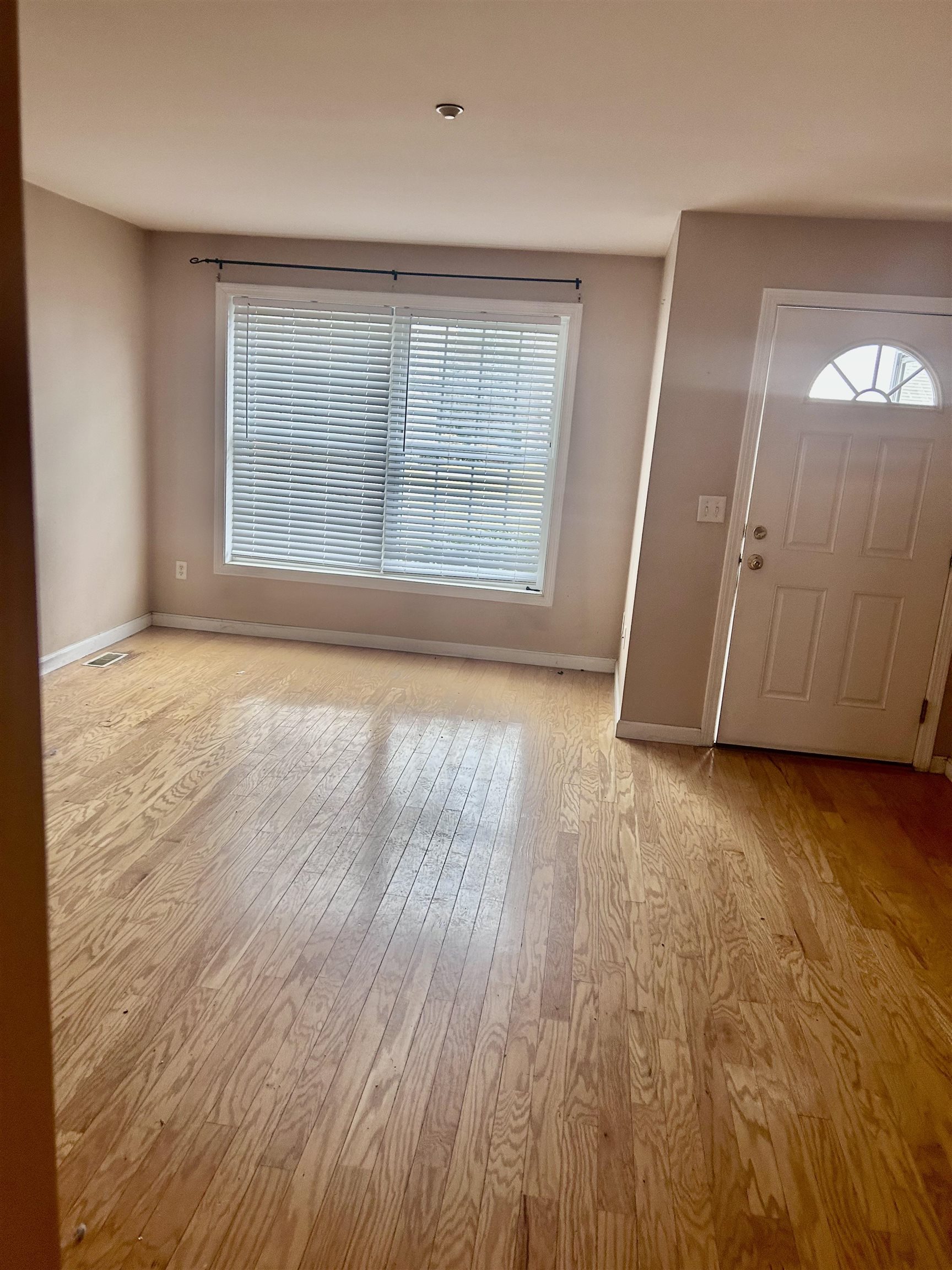 25 Shadowbrook Dr, Hudson, NH 03051