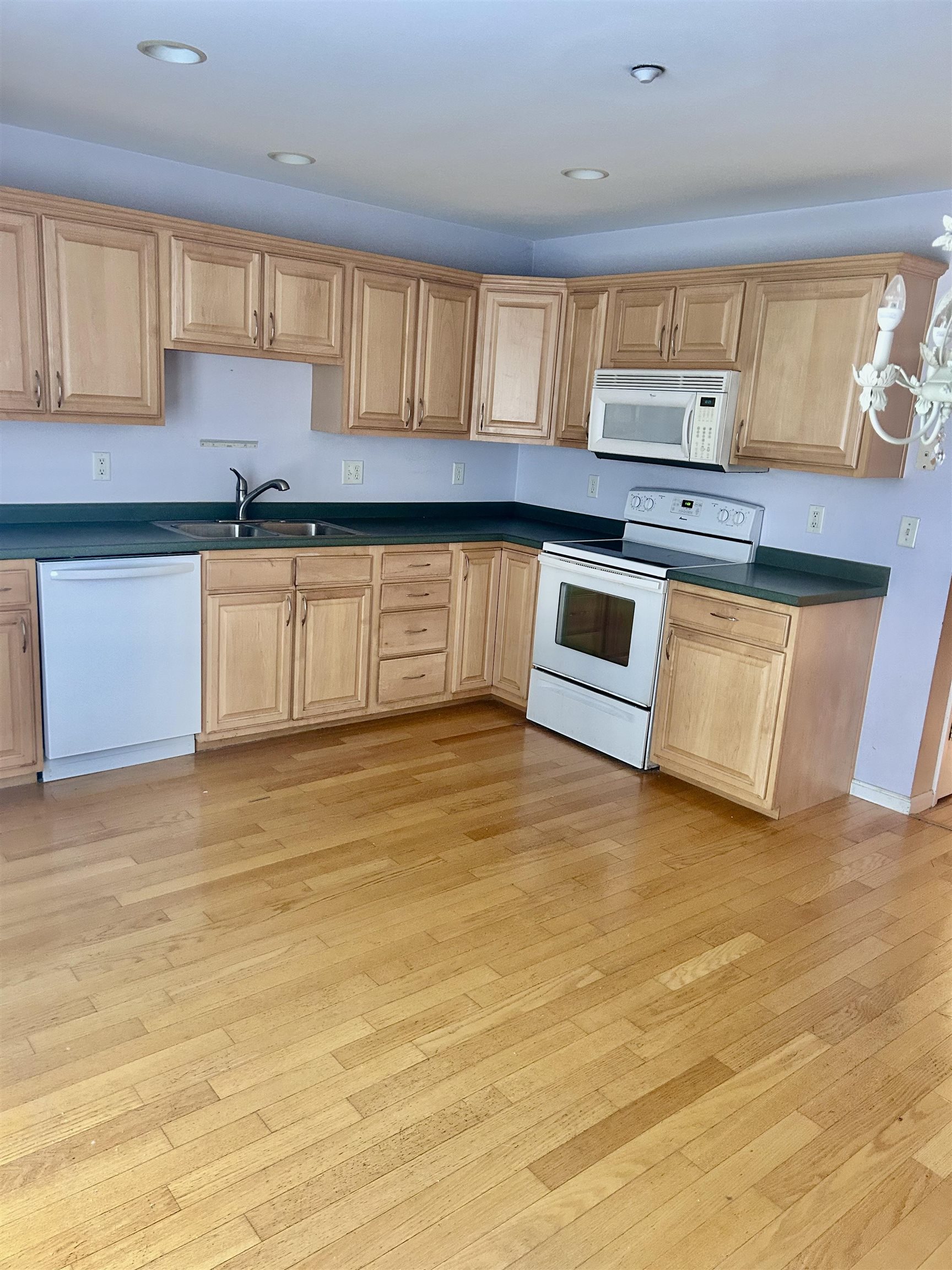 25 Shadowbrook Dr, Hudson, NH 03051