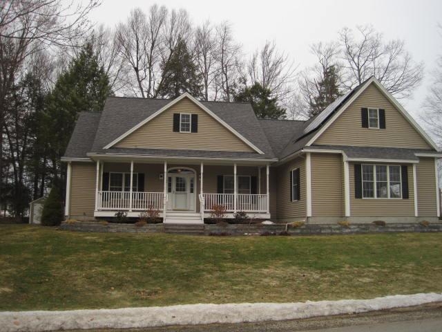 64 Pray St, Rochester, NH 03868