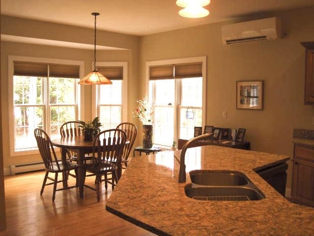 64 Pray St, Rochester, NH 03868