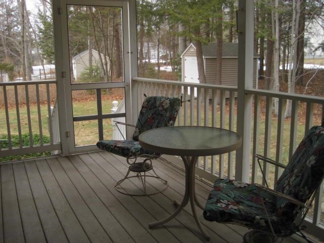 64 Pray St, Rochester, NH 03868