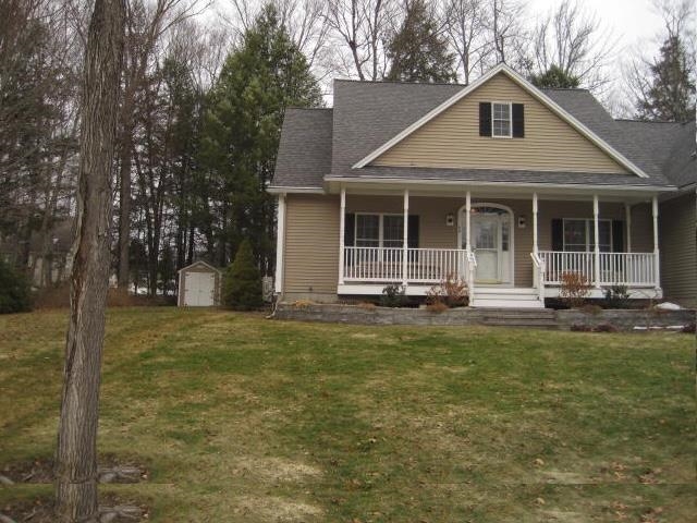 64 Pray St, Rochester, NH 03868