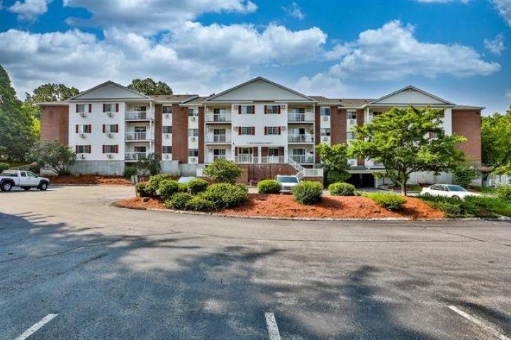 490 River Rd, Manchester, NH 03104