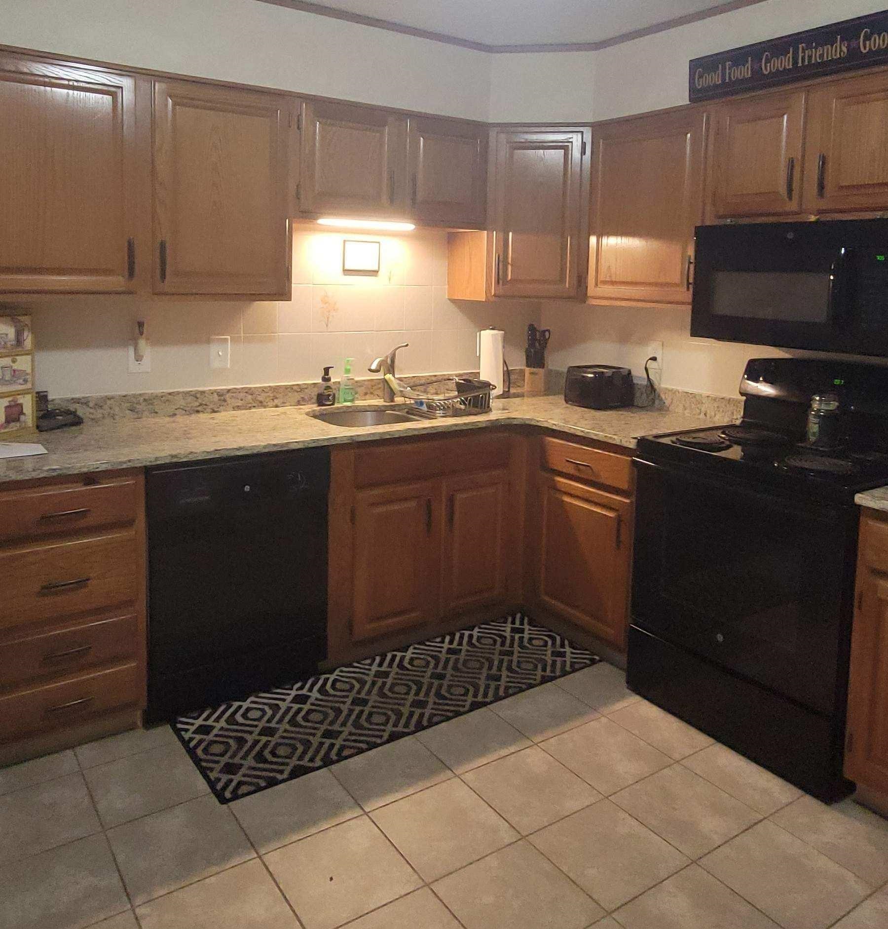 490 River Rd, Manchester, NH 03104