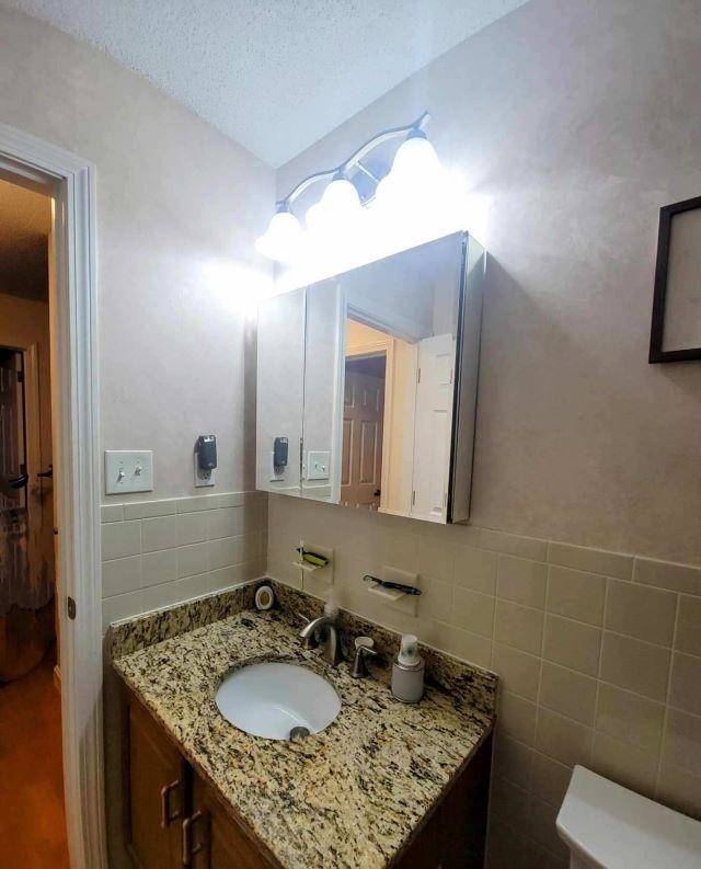 490 River Rd, Manchester, NH 03104