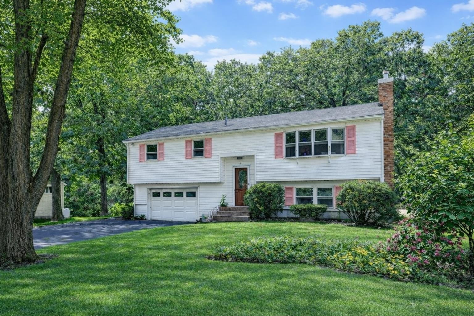 51 Bedard Ave, Derry, NH 03038