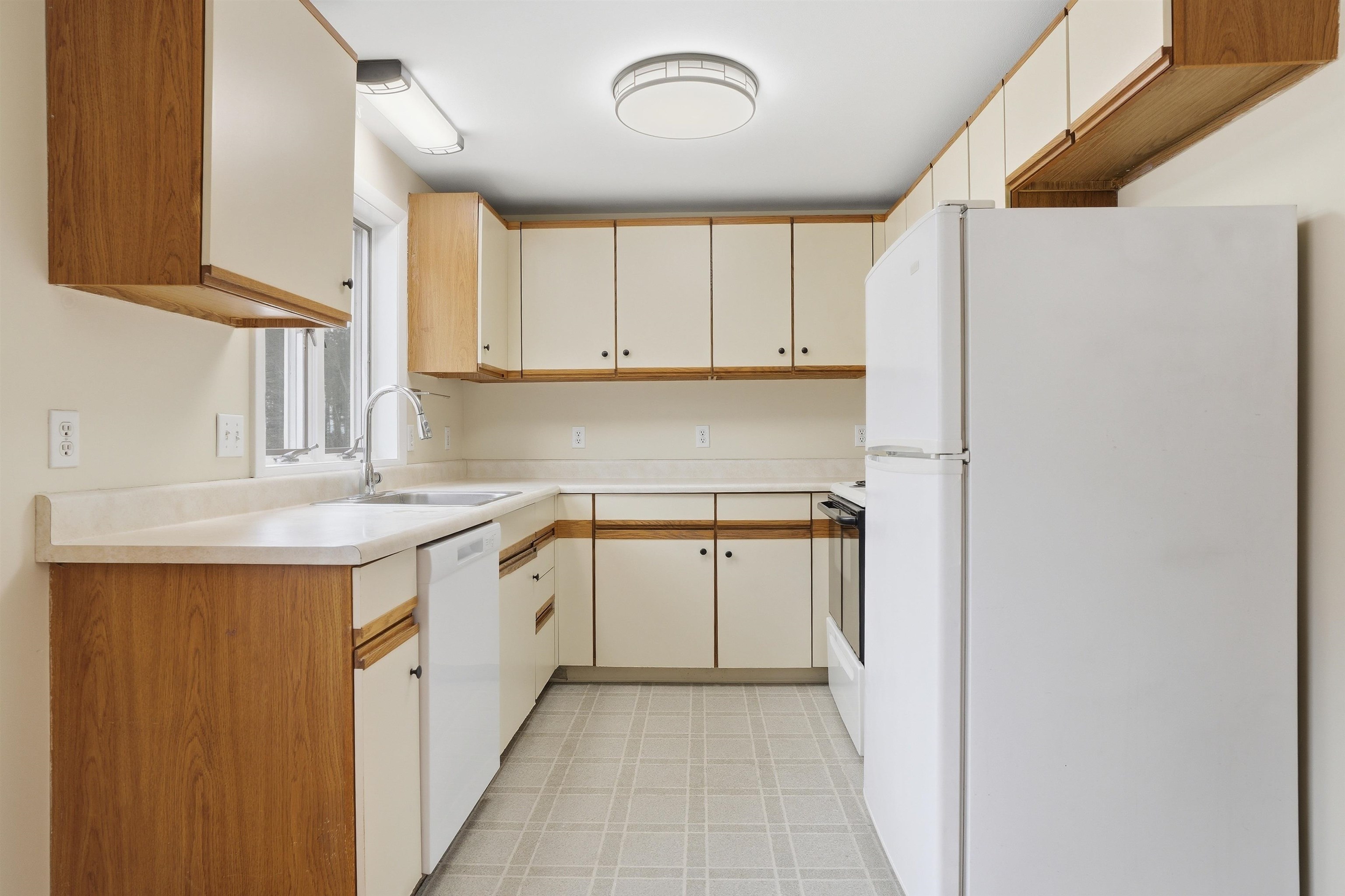 23 Old Stage Coach Rd, Epping, NH 03042