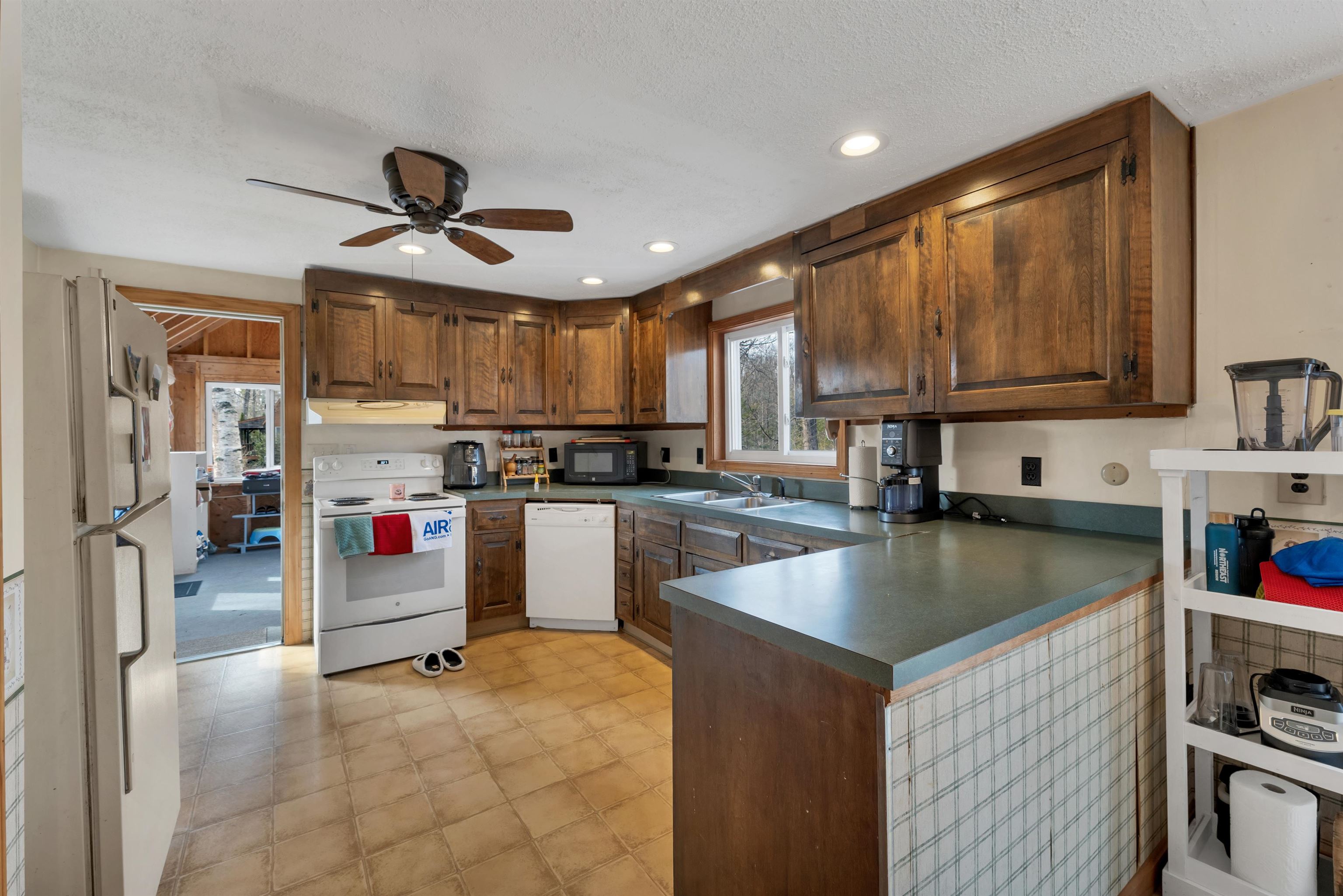 Homes for sale in East Kingston, NH | 102 Sanborn Rd, East Kingston, NH 03827 | MLS# 5079398