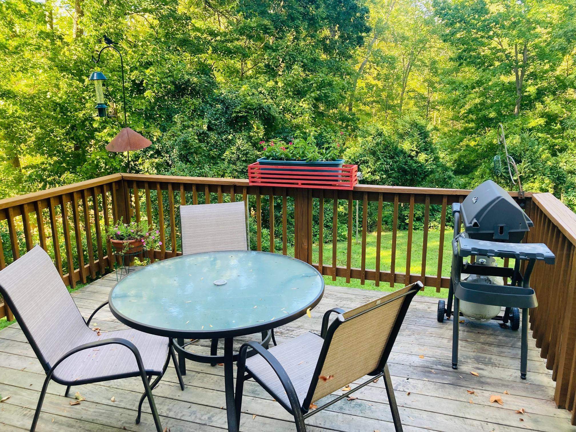 102 Sanborn Rd, East Kingston, NH 03827