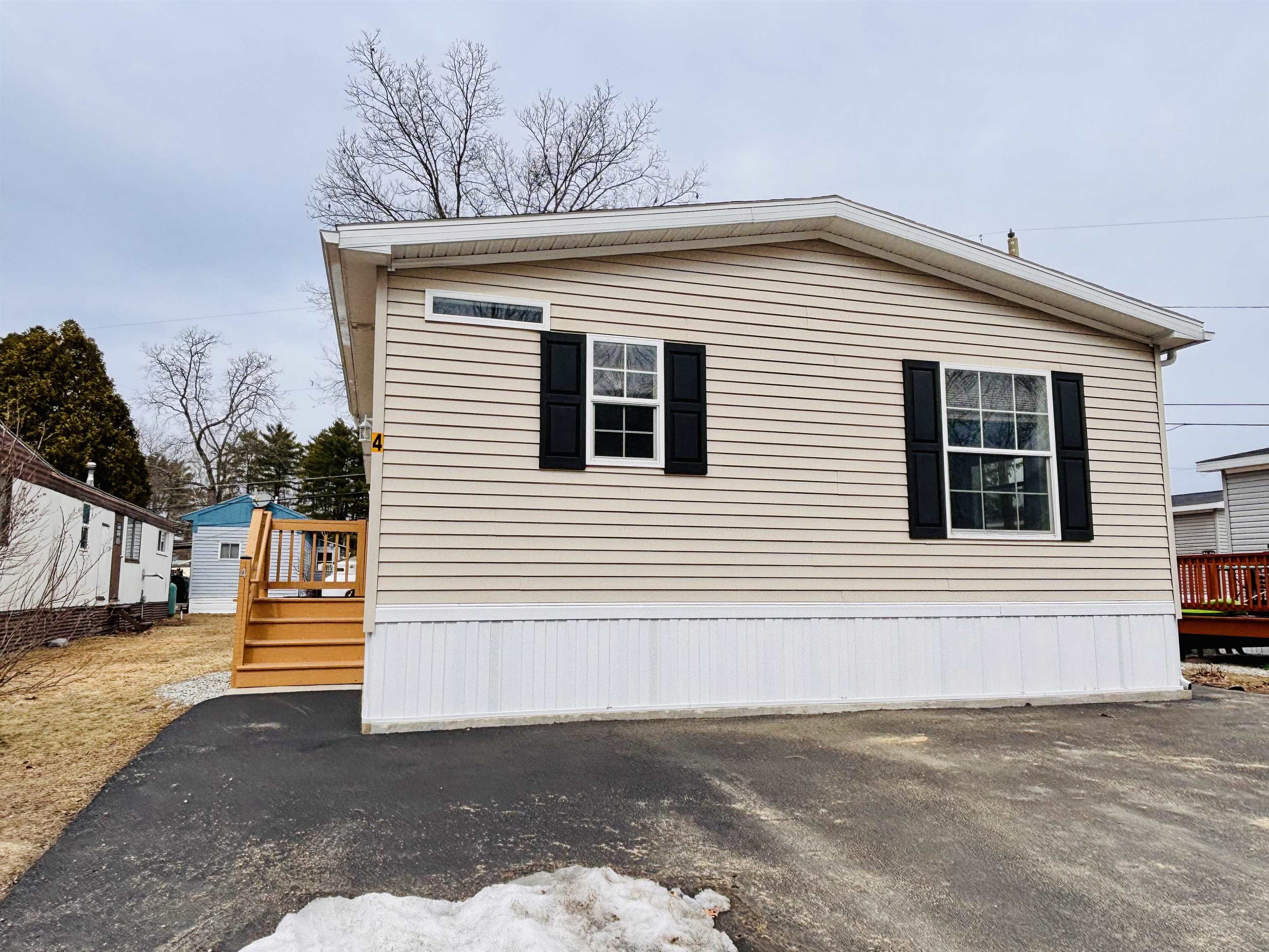 545 Elm St #4, Milford, NH 03055