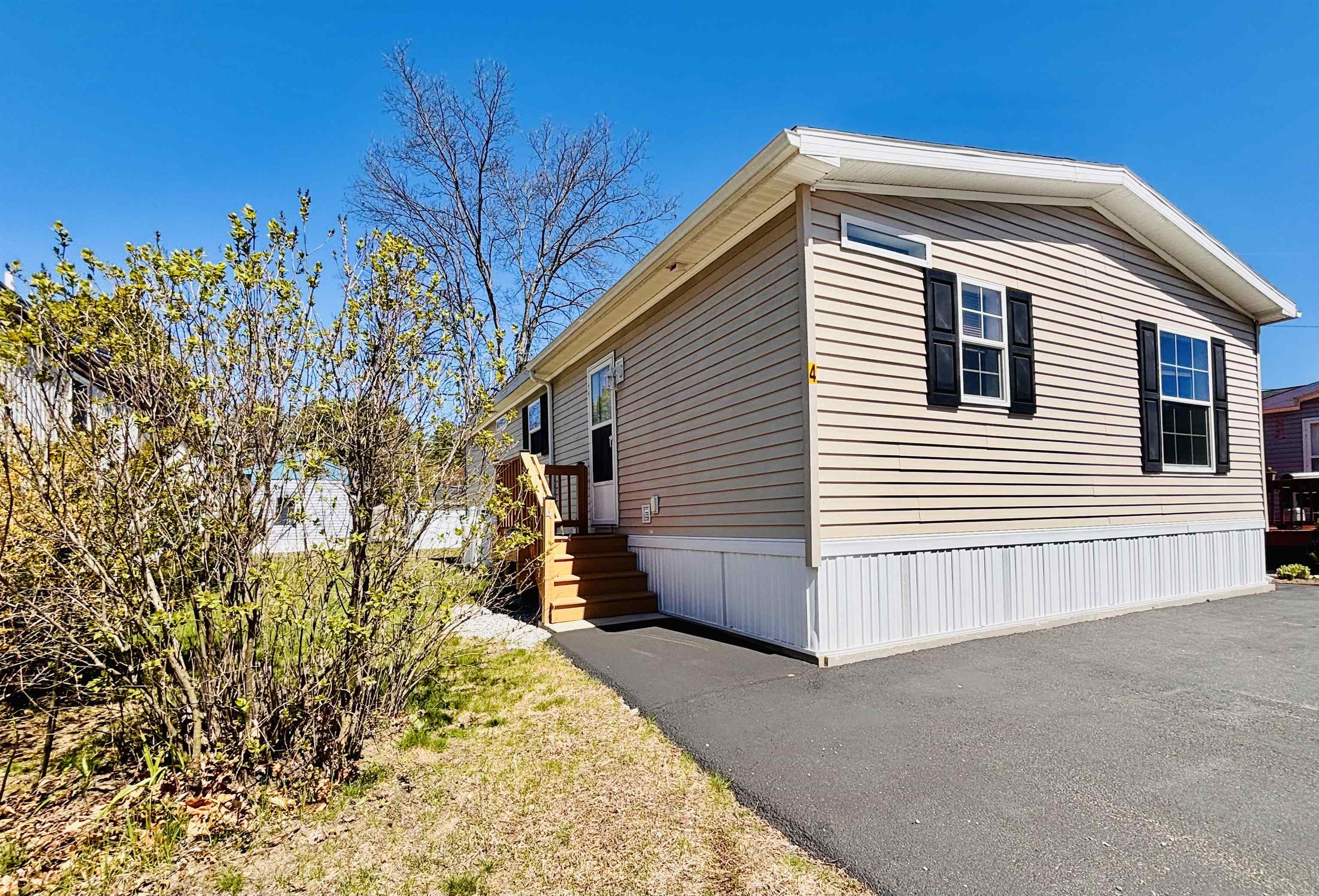 545 Elm St #4, Milford, NH 03055