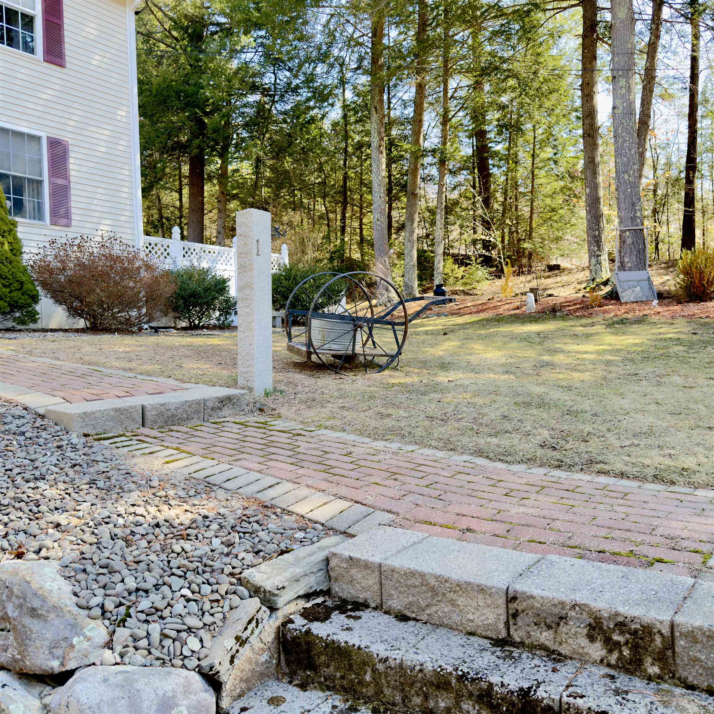 17 Ventura Dr, Raymond, NH 03077