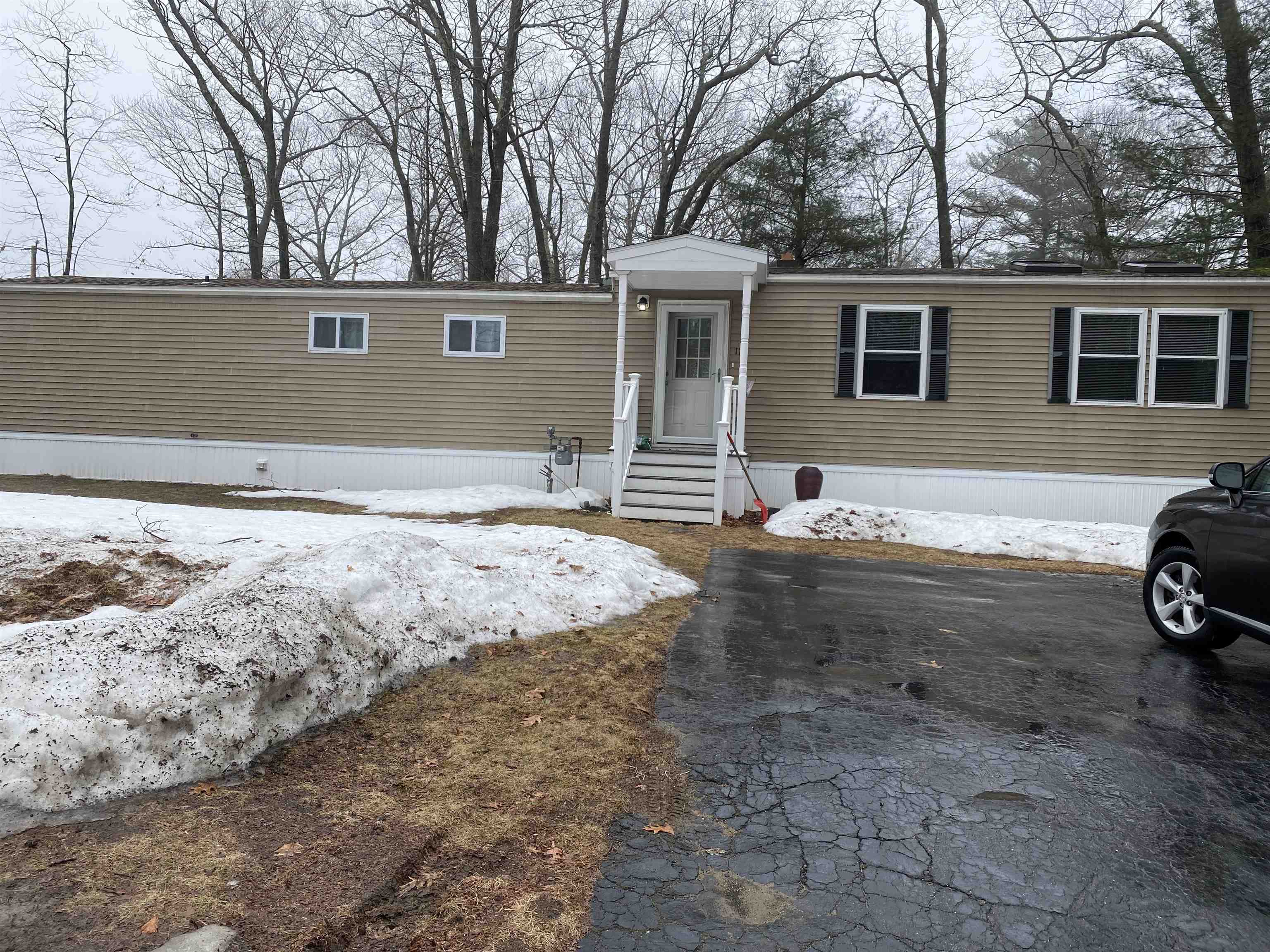 17 Brown Ave, Seabrook, NH 03874