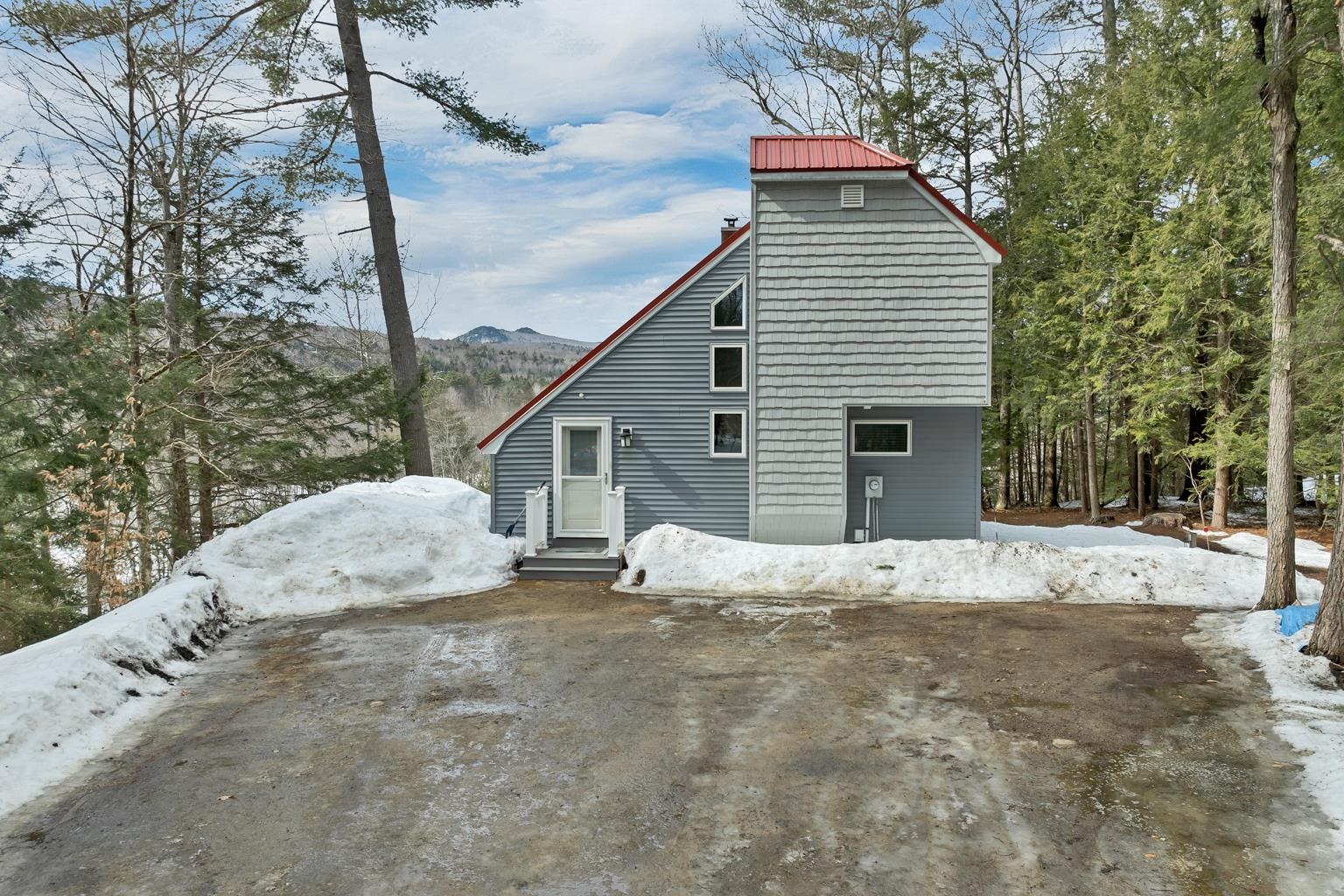 60 Northpointe Rd, Thornton, NH 03285